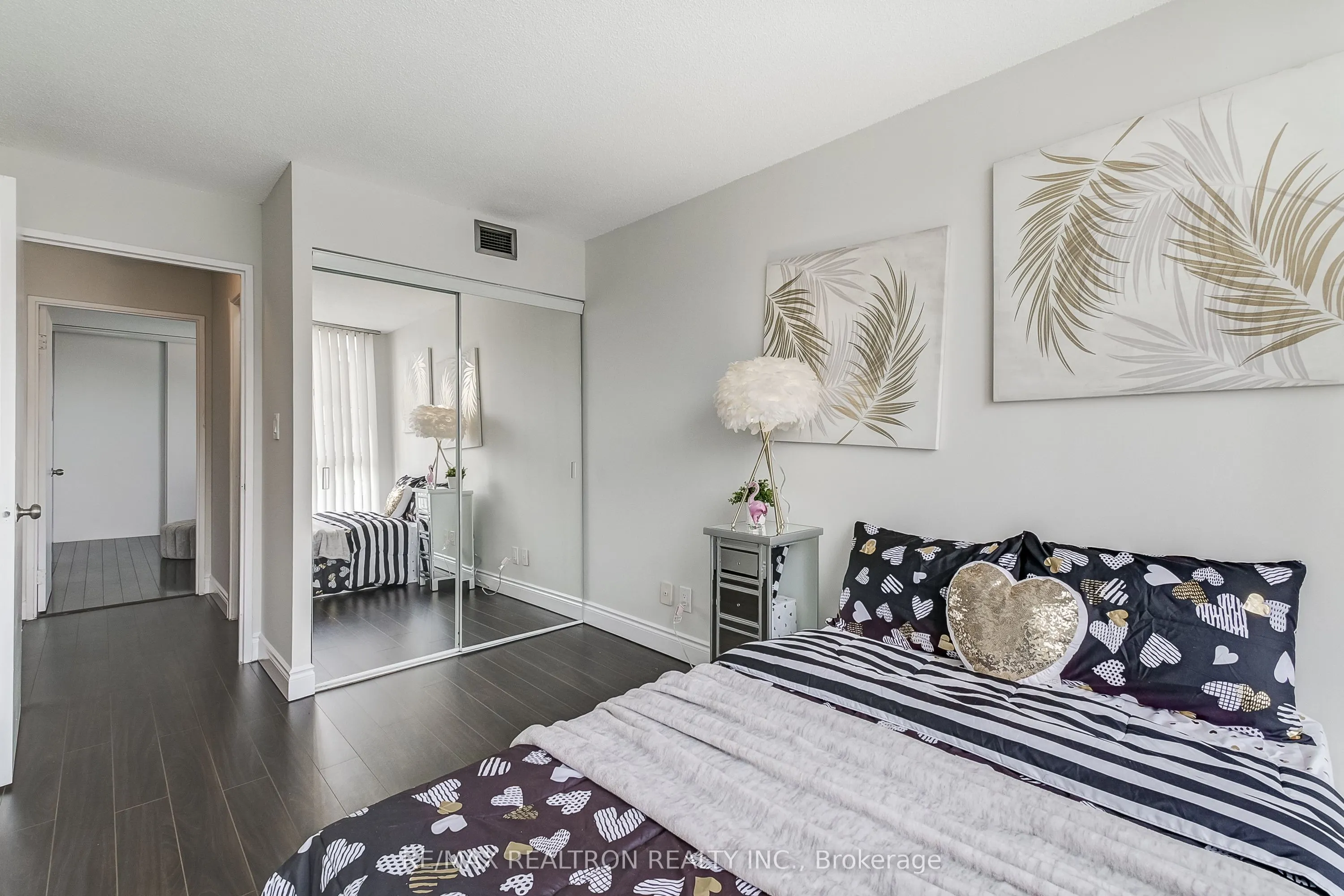 145 Hillcrest Avenue, #2211