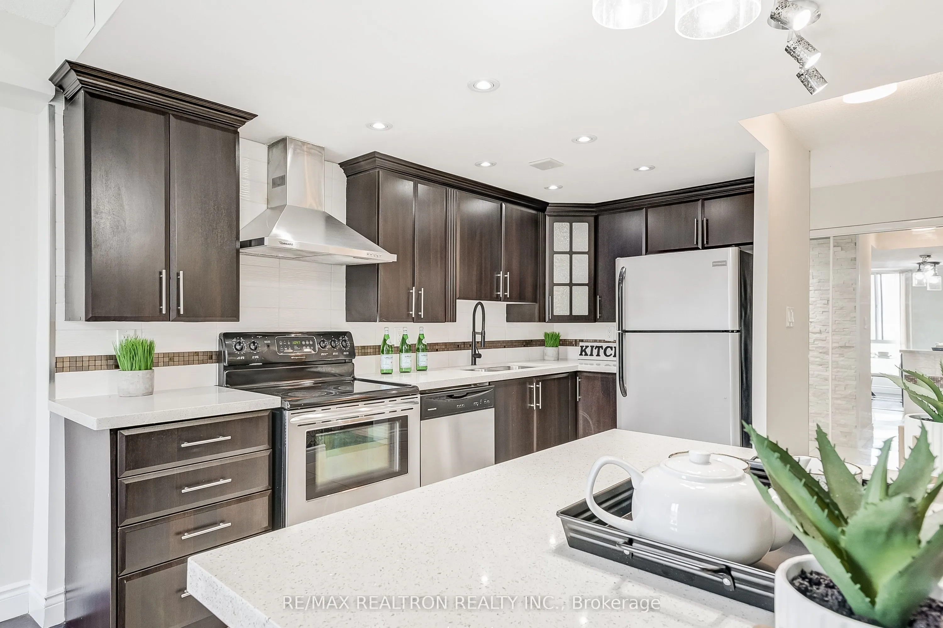 145 Hillcrest Avenue, #2211