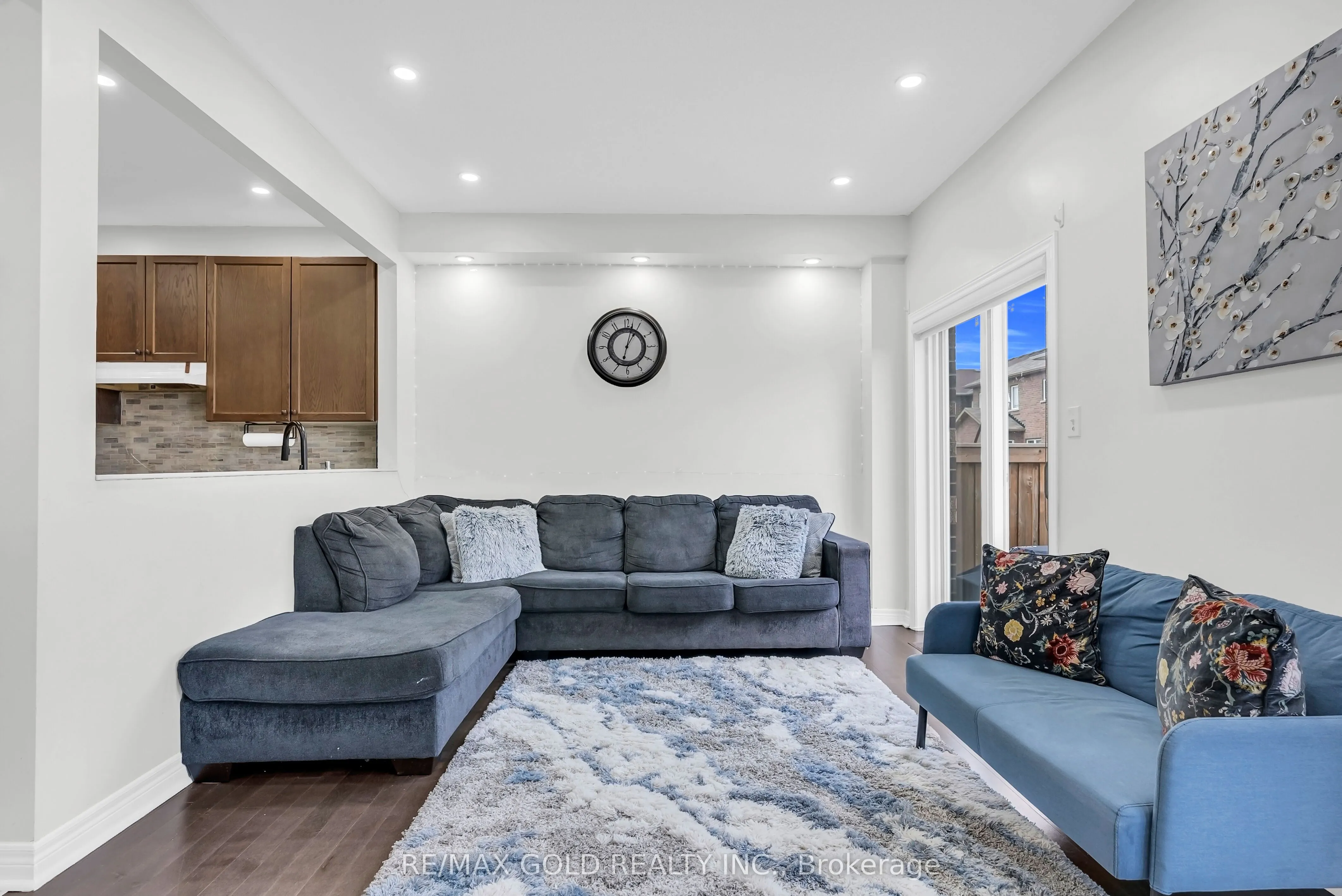 564 Bessborough Drive