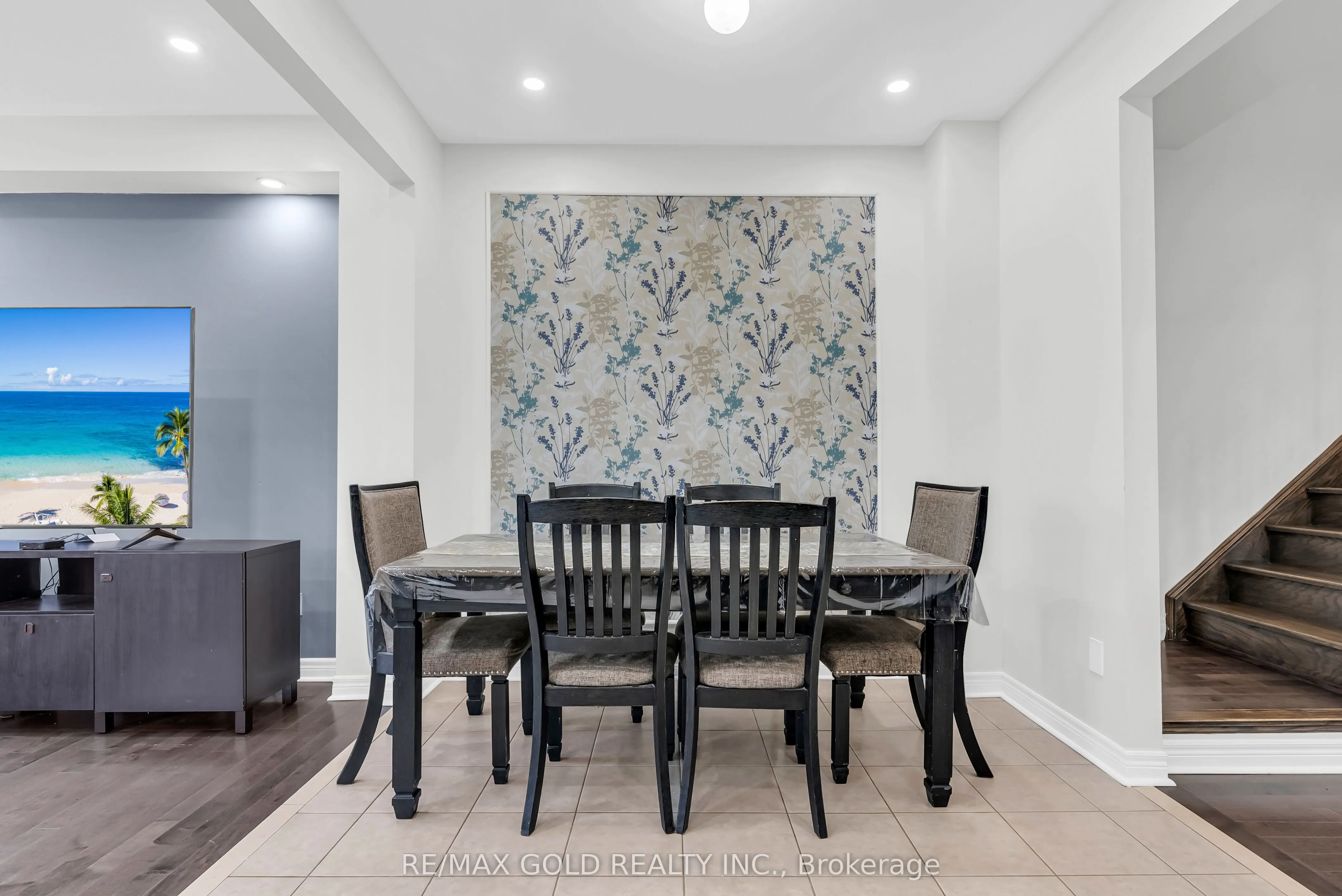 564 Bessborough Drive