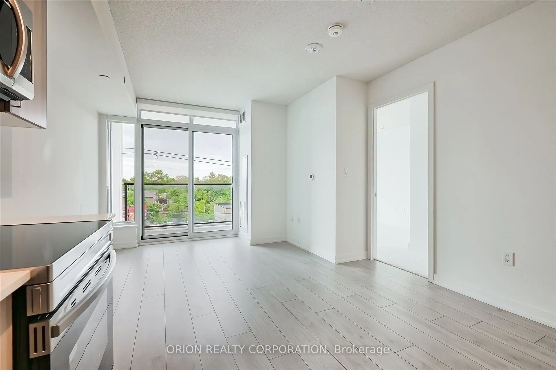 556 Marlee Avenue, #517
