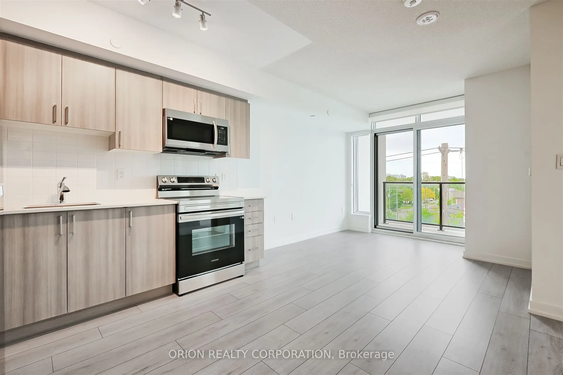 556 Marlee Avenue, #517