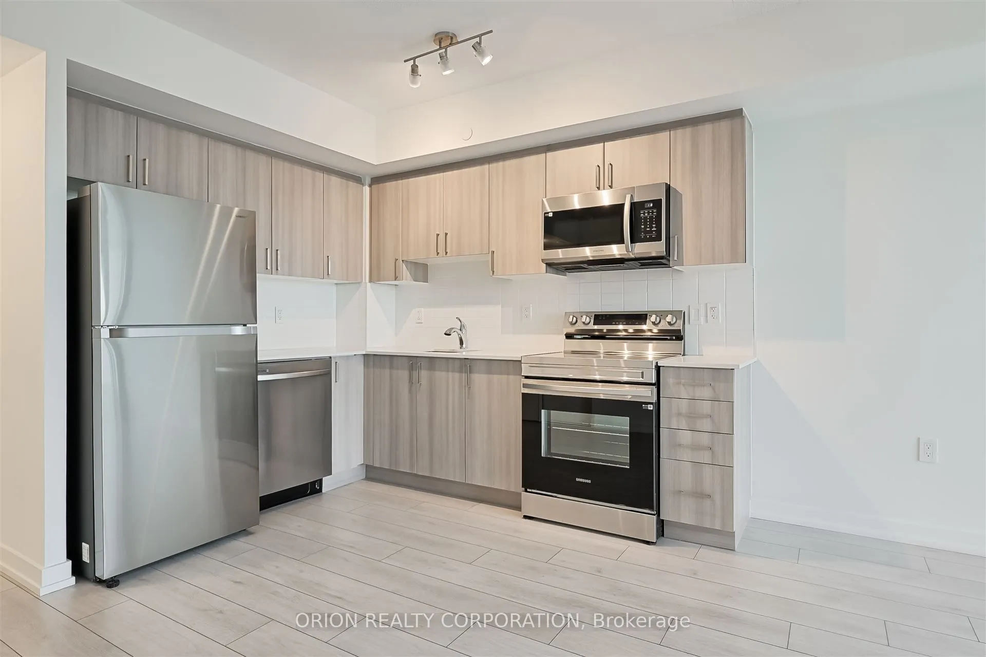 556 Marlee Avenue, #517