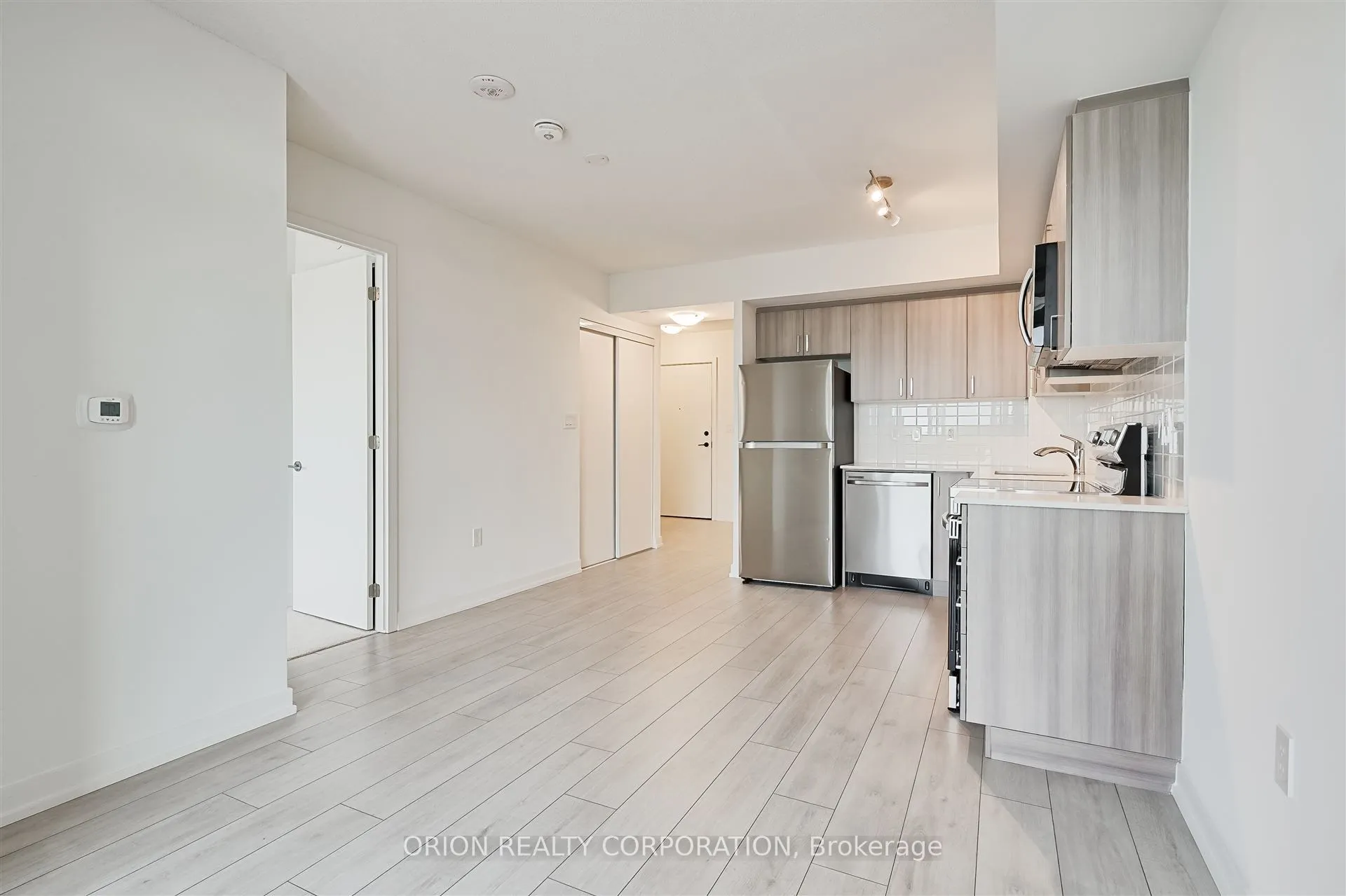 556 Marlee Avenue, #517