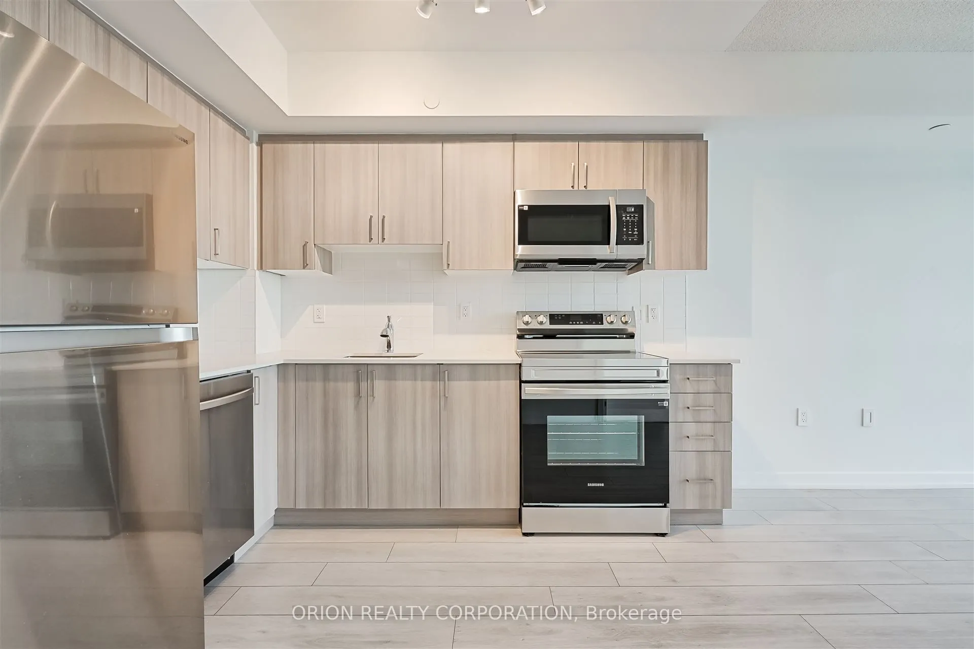 556 Marlee Avenue, #517