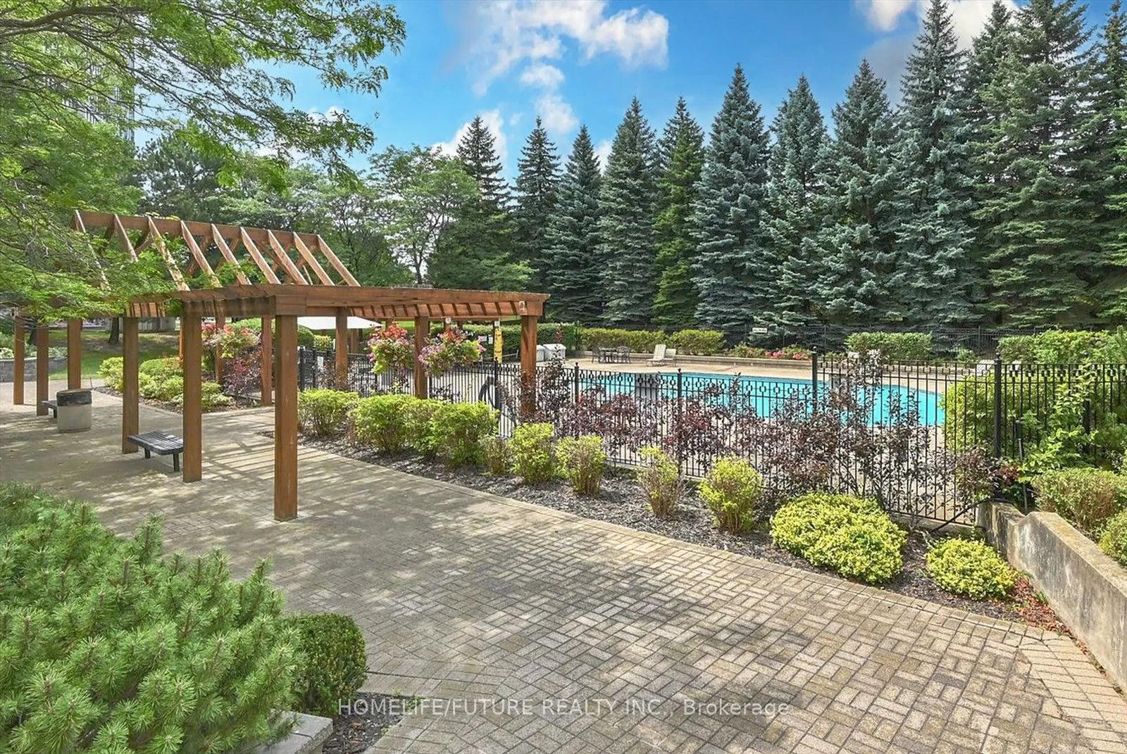 12 Laurelcrest Street, #1004
