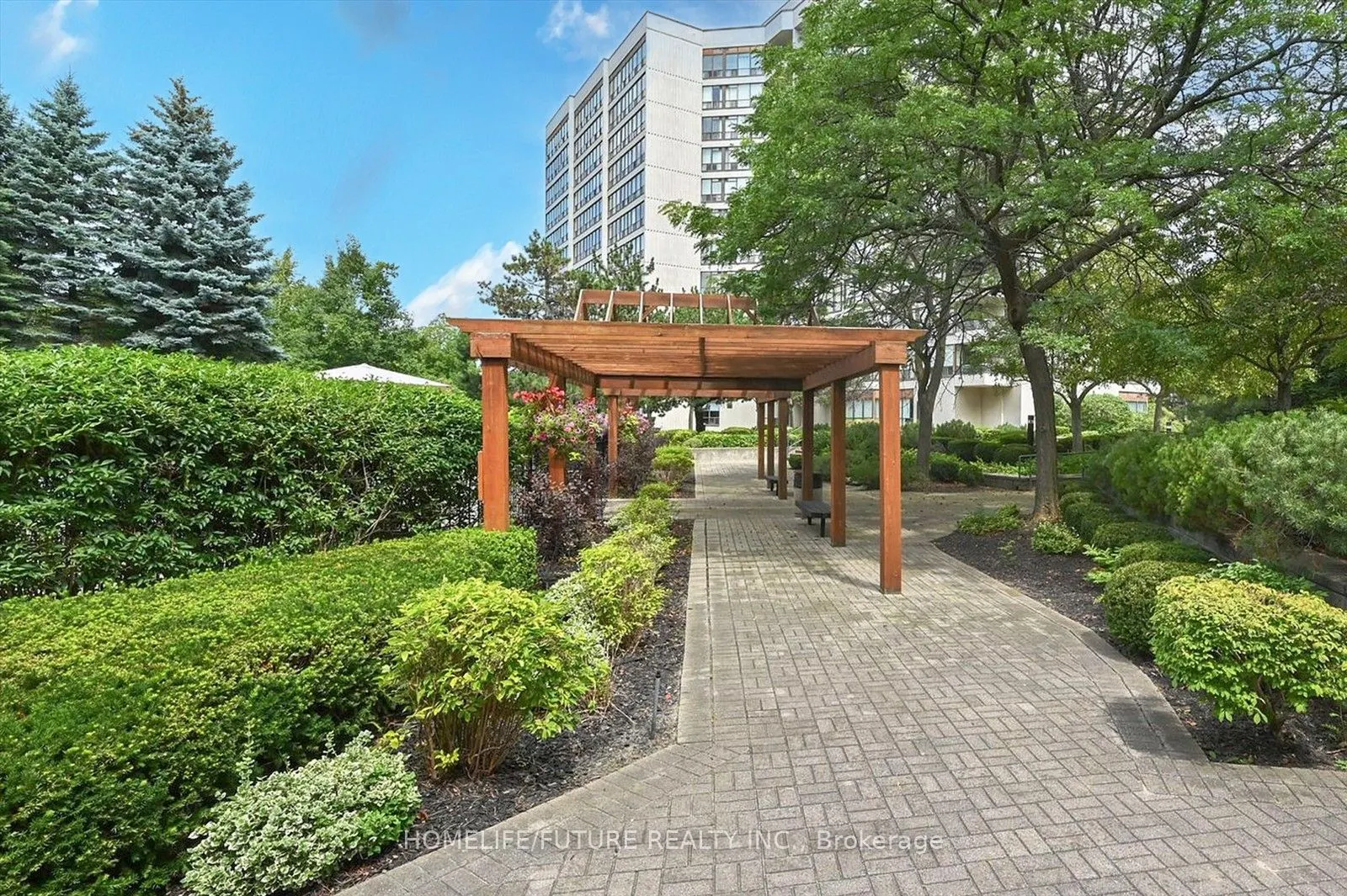 12 Laurelcrest Street, #1004