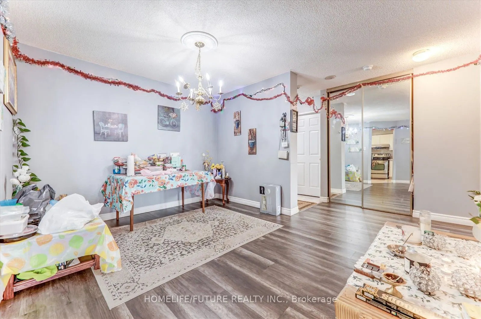 12 Laurelcrest Street, #1004