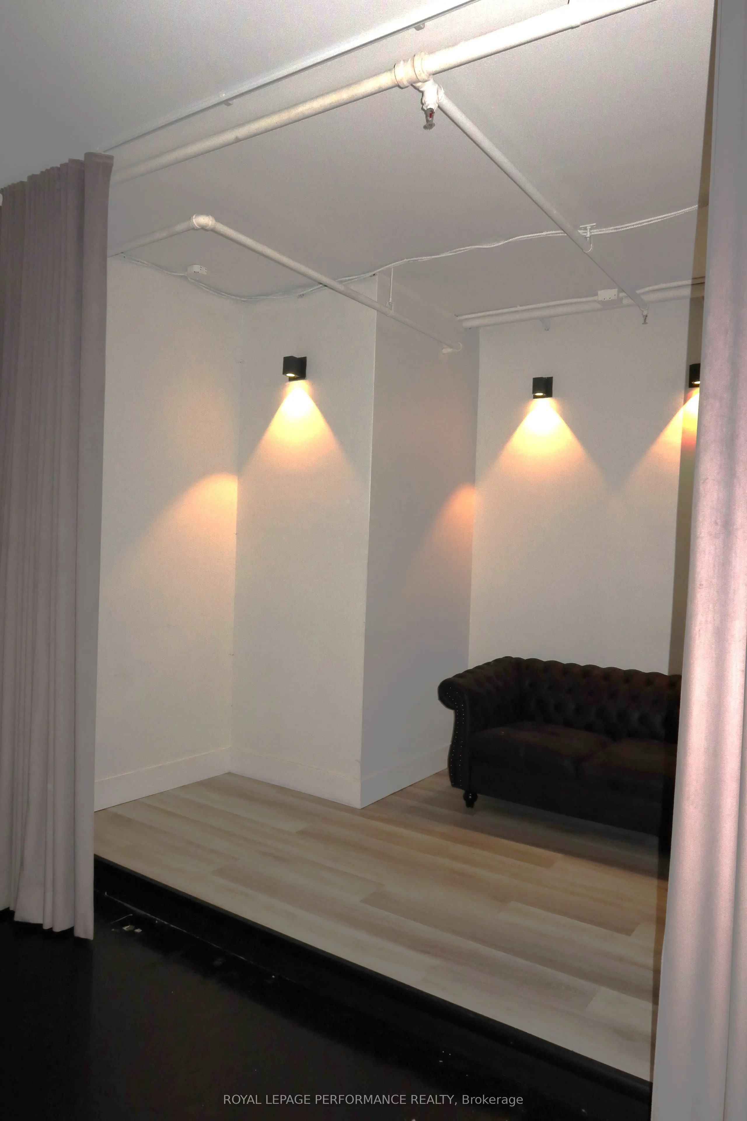 101-2847 Lakeshore Boulevard W, #Room 1