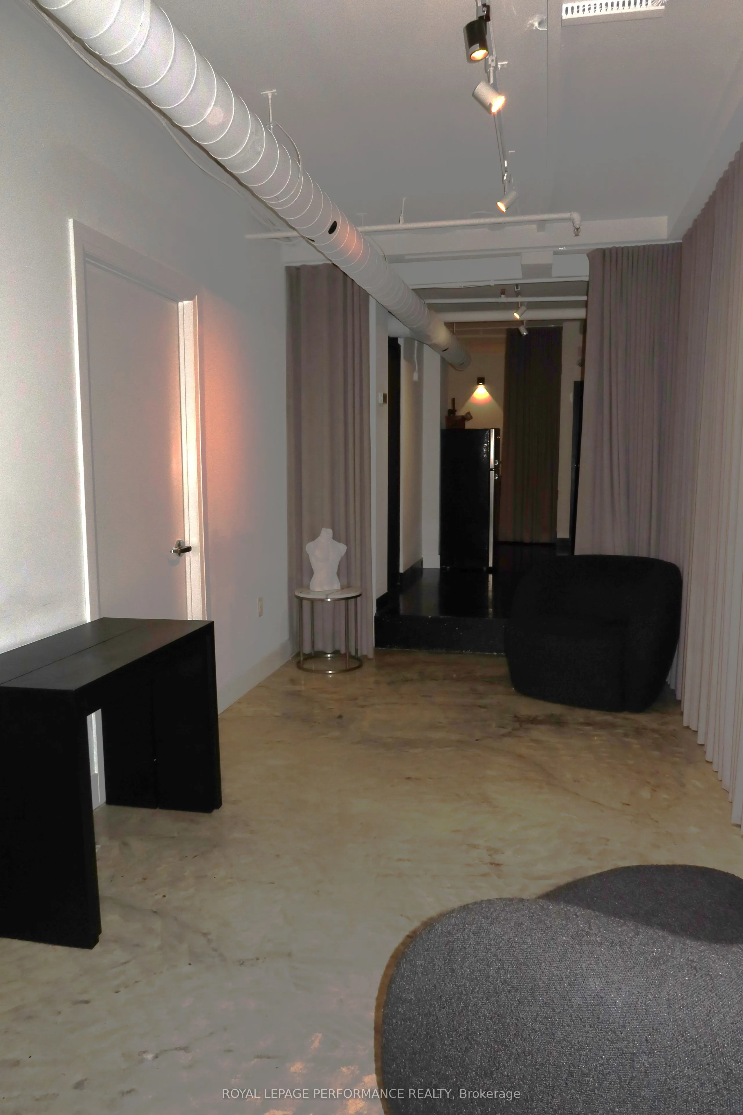 101-2847 Lakeshore Boulevard W, #Room 1