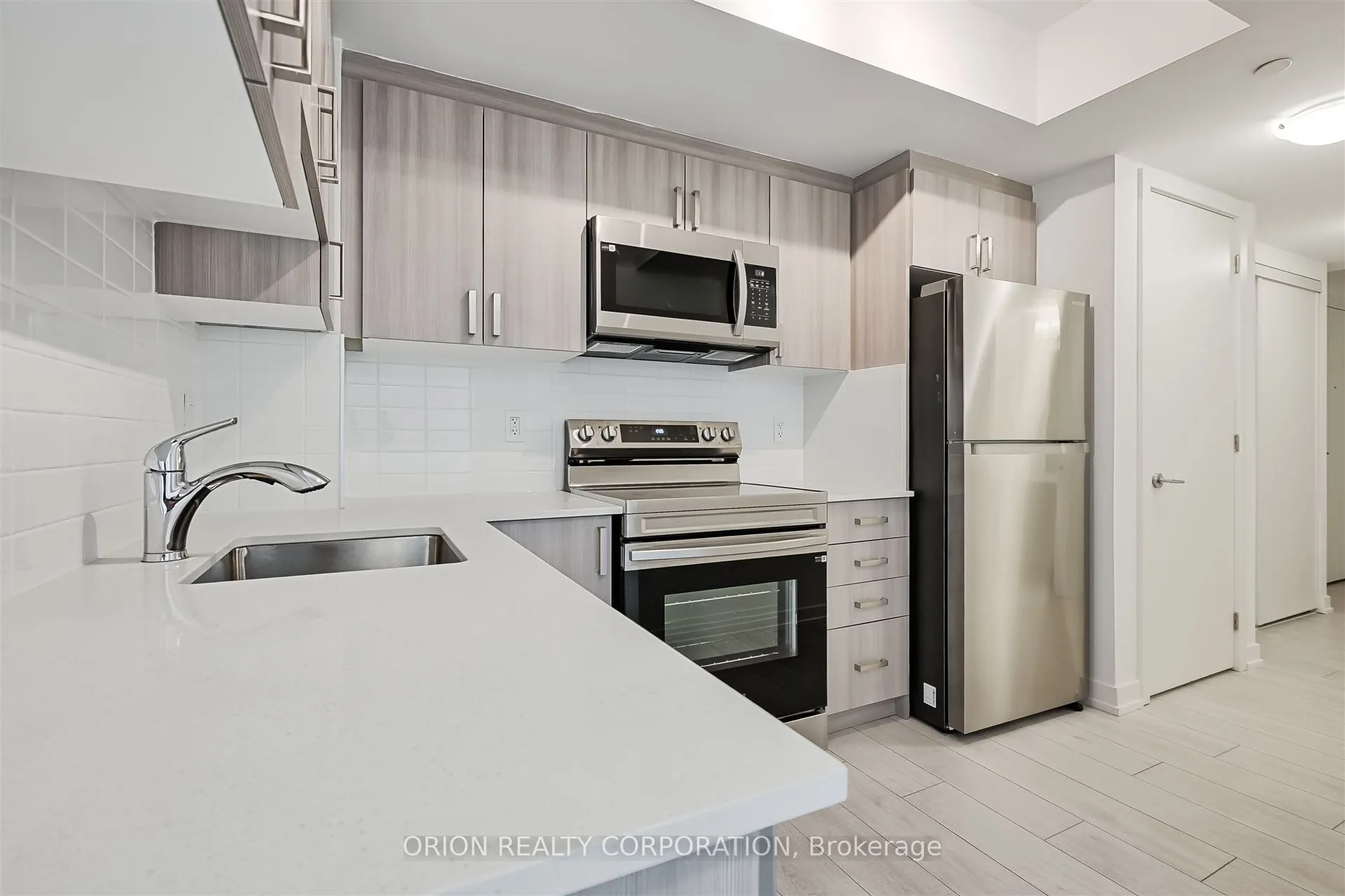 556 Marlee Avenue, #722