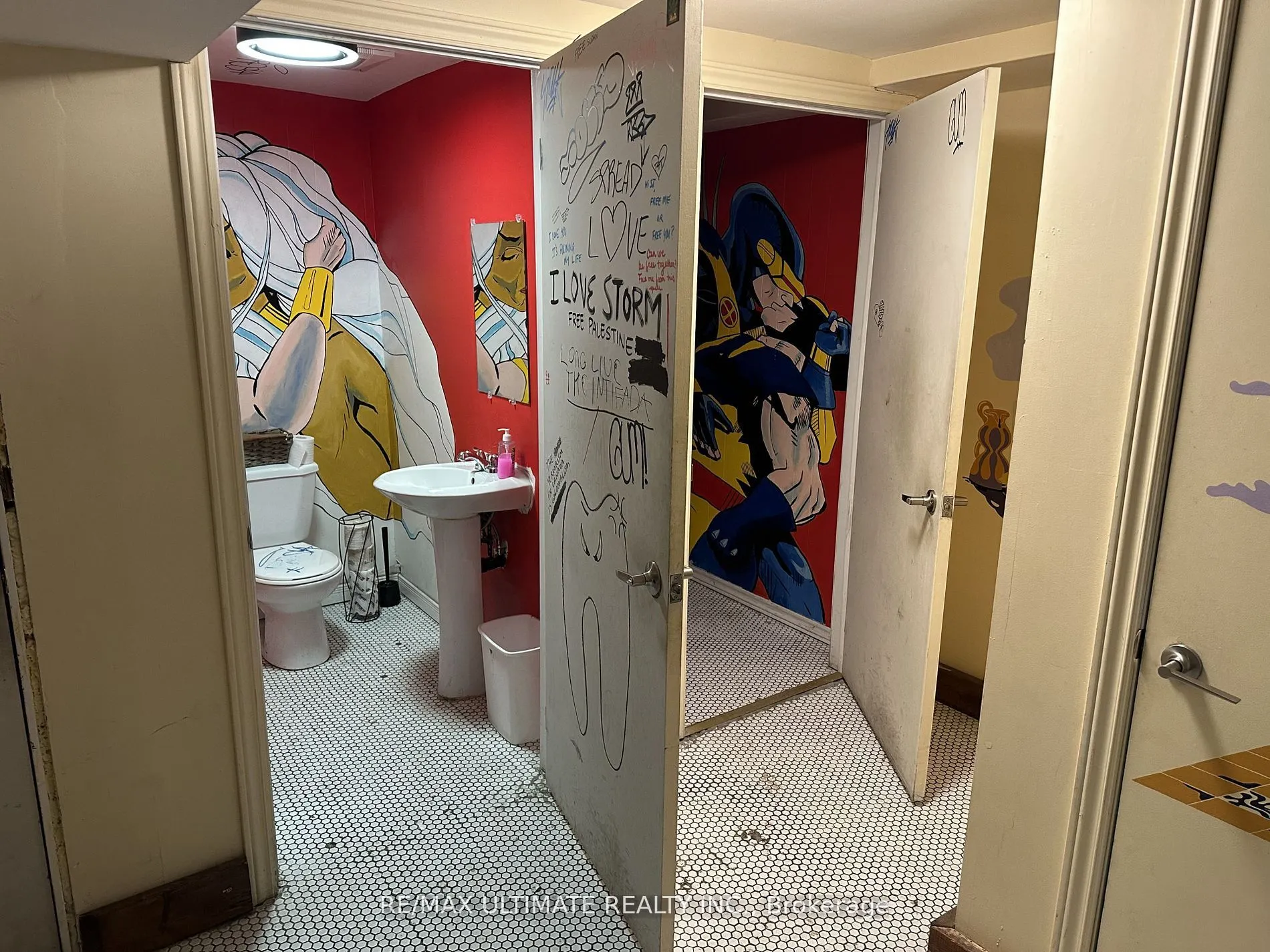 1662 Queen Street W