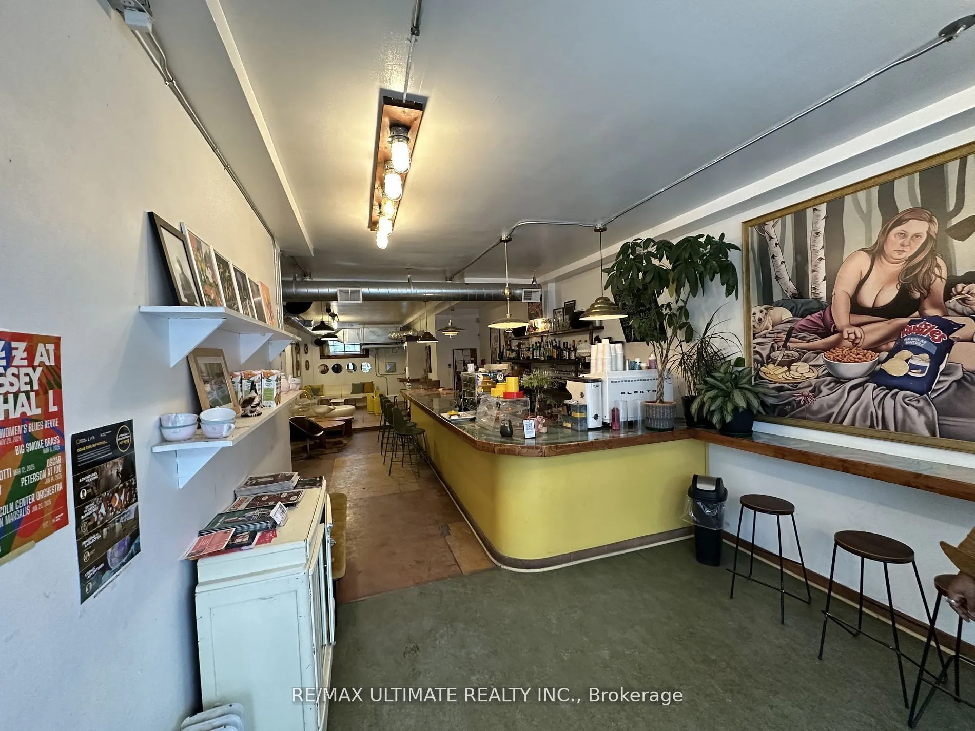 1662 Queen Street W