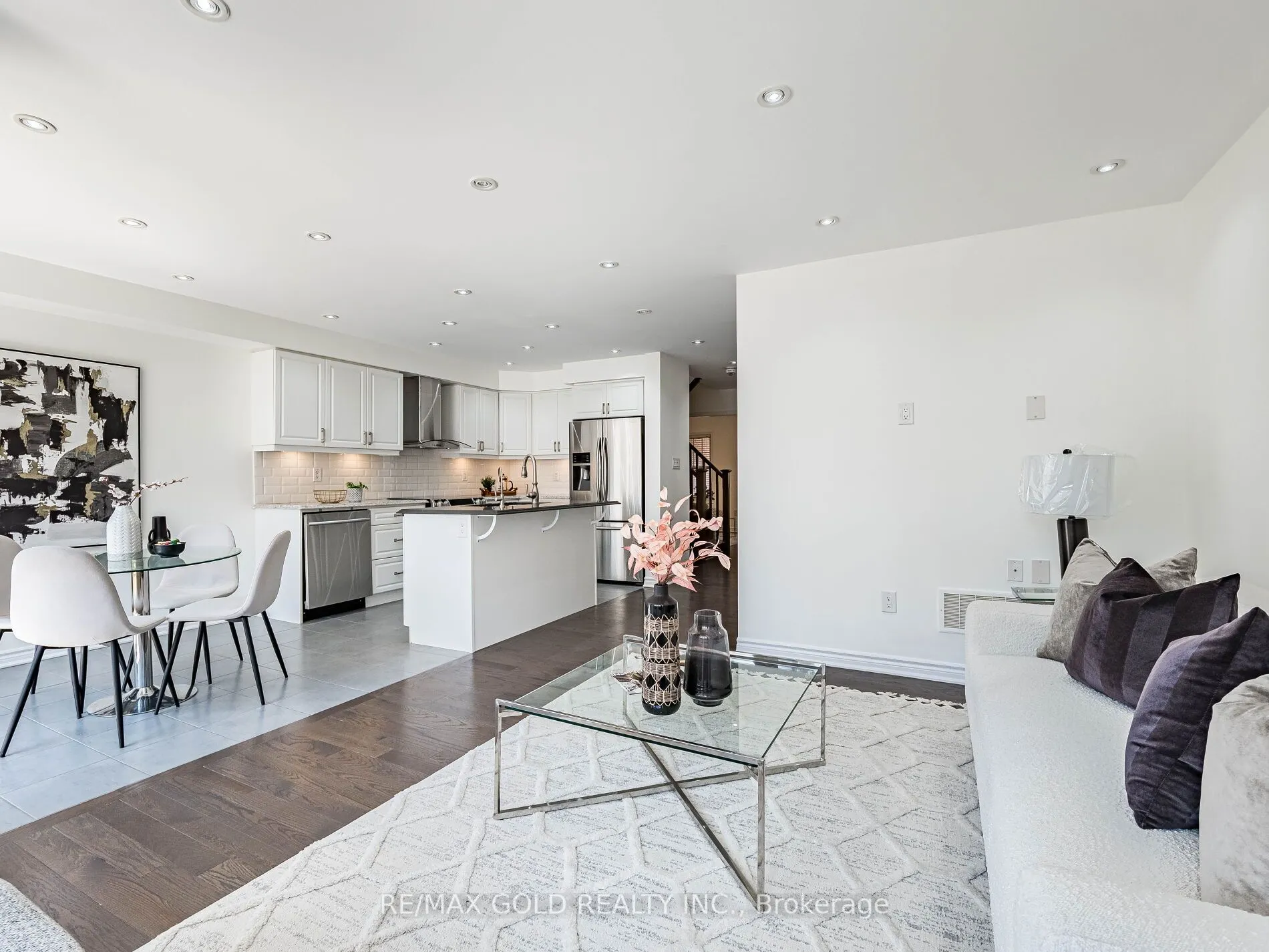 104 Thornbush Boulevard