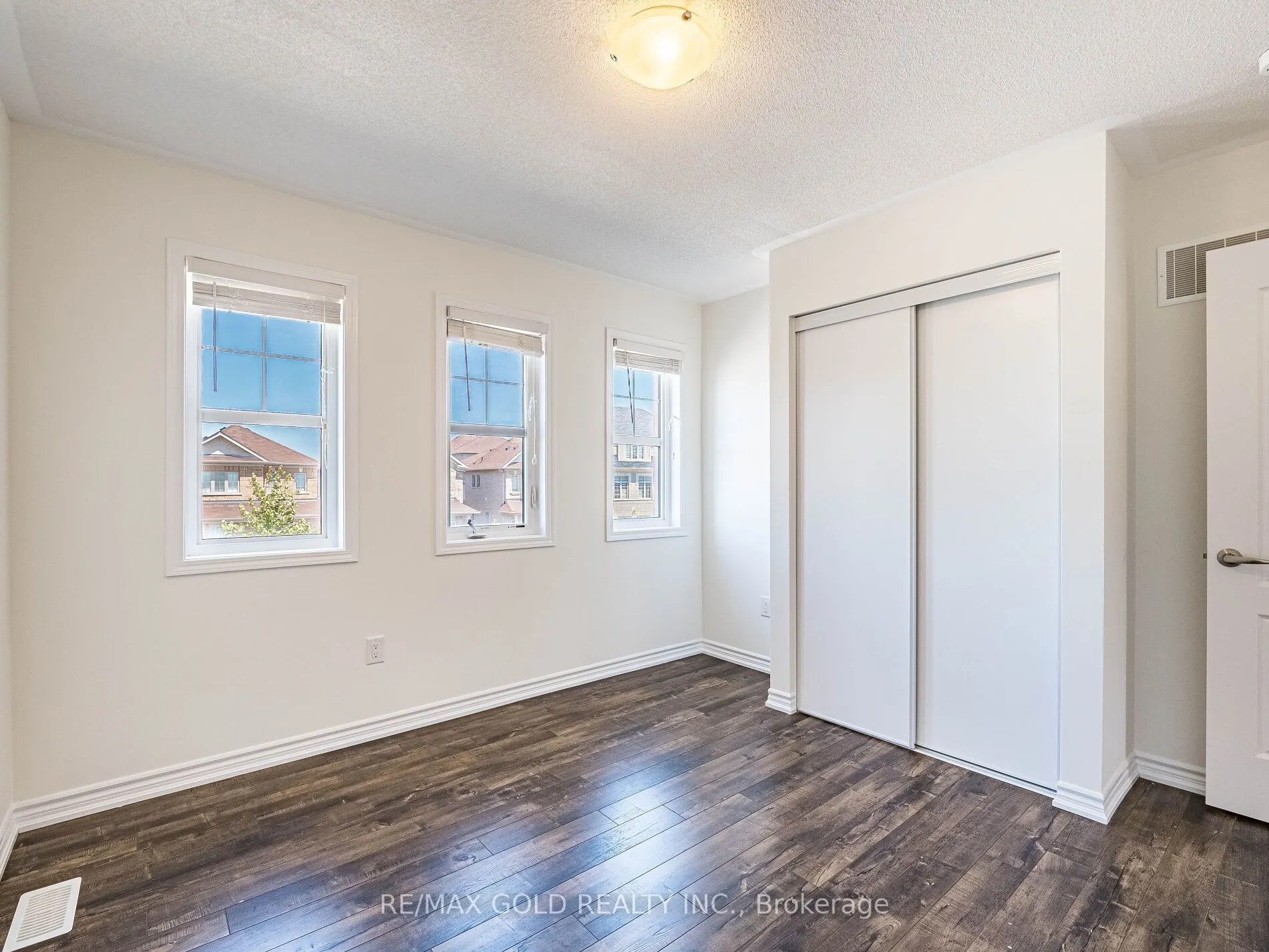 104 Thornbush Boulevard