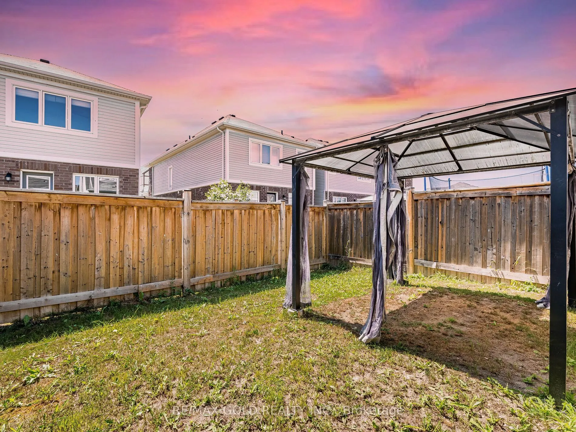 104 Thornbush Boulevard