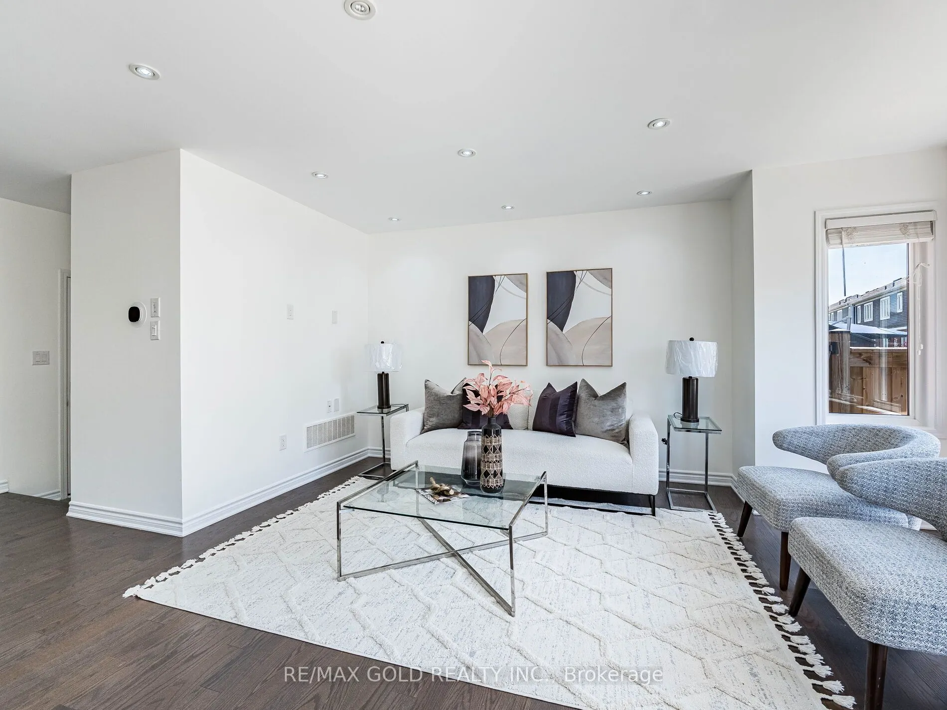 104 Thornbush Boulevard