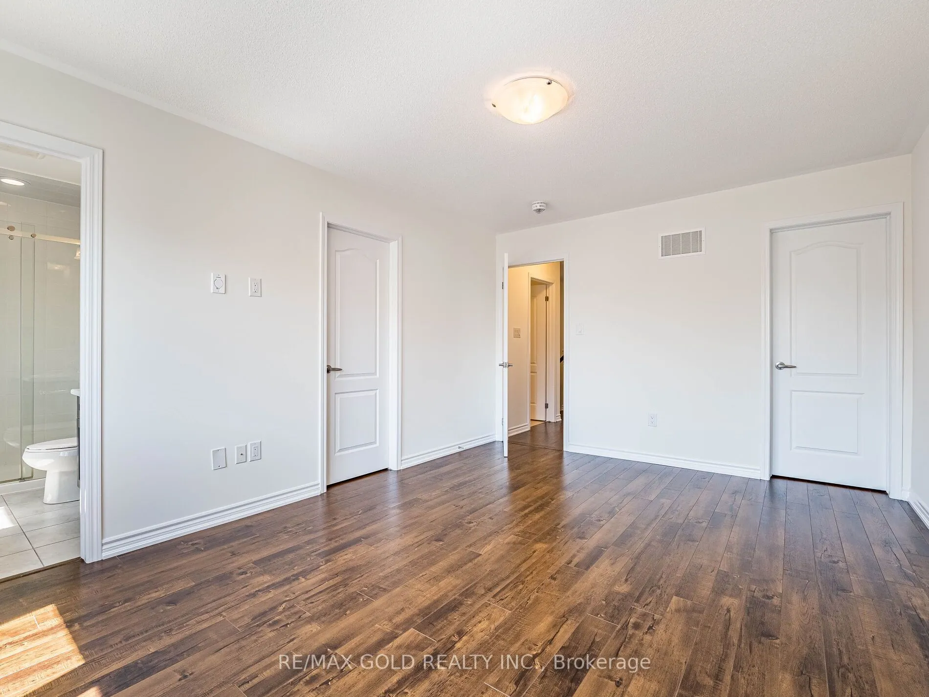 104 Thornbush Boulevard