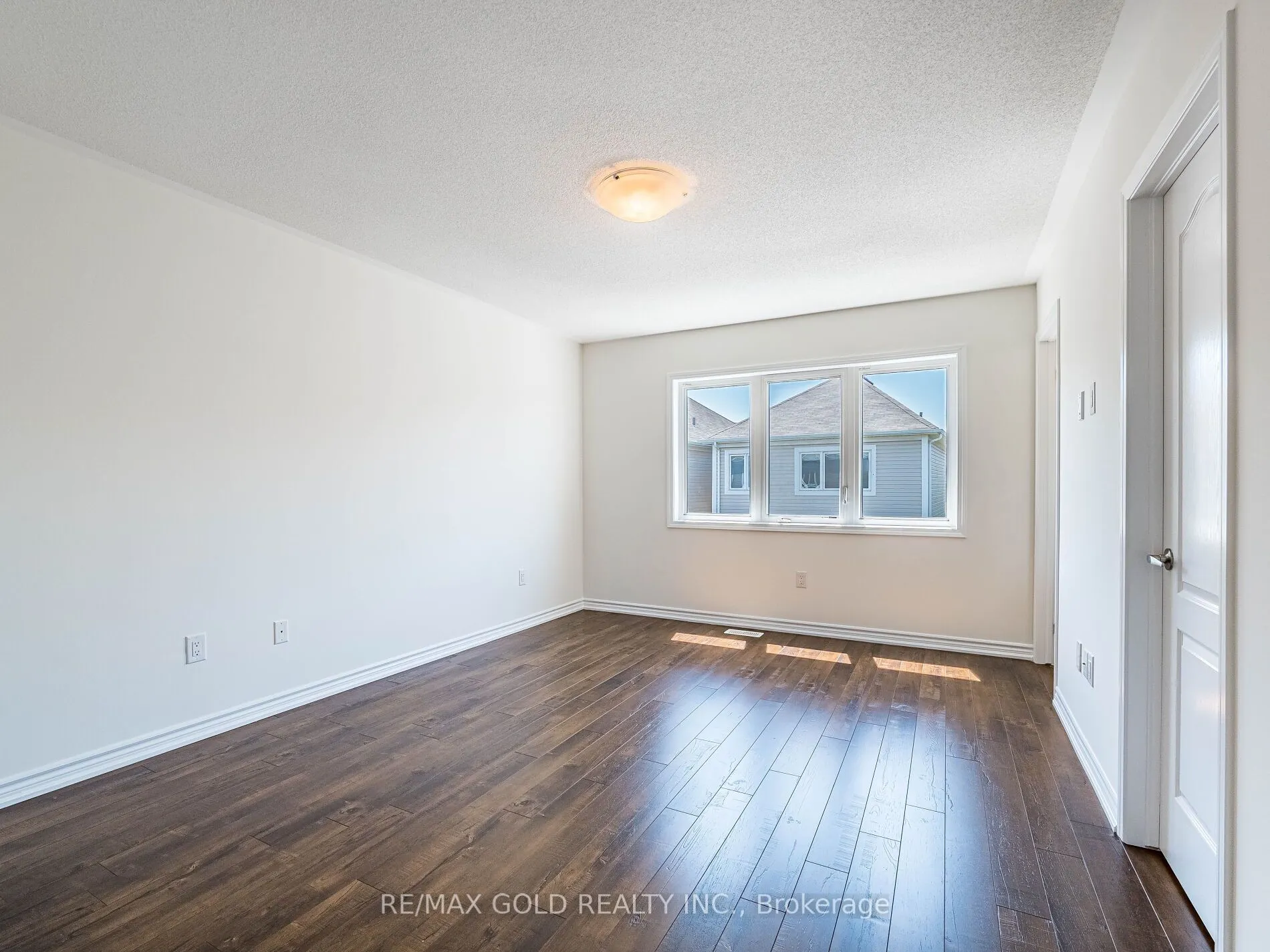 104 Thornbush Boulevard