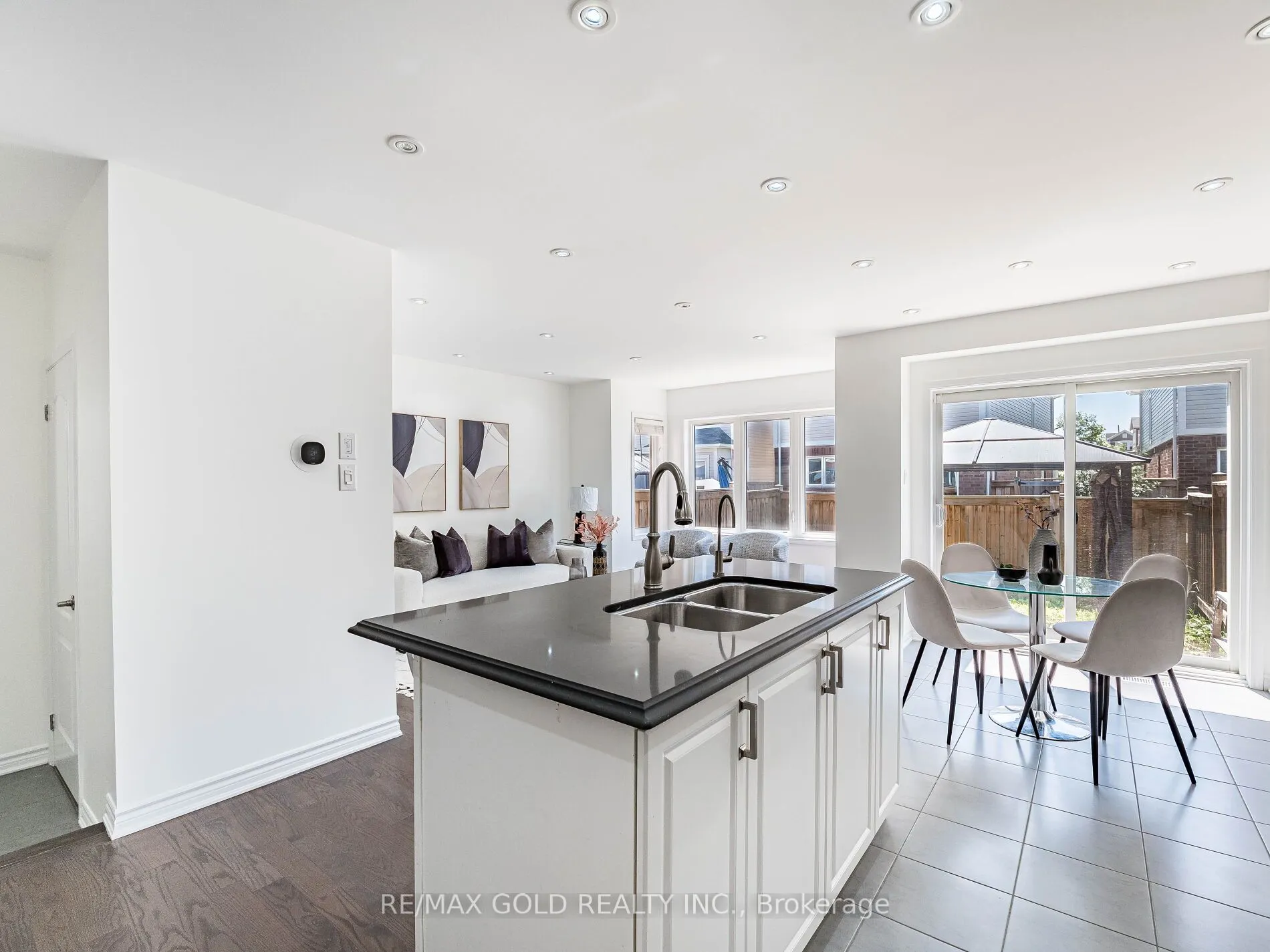 104 Thornbush Boulevard
