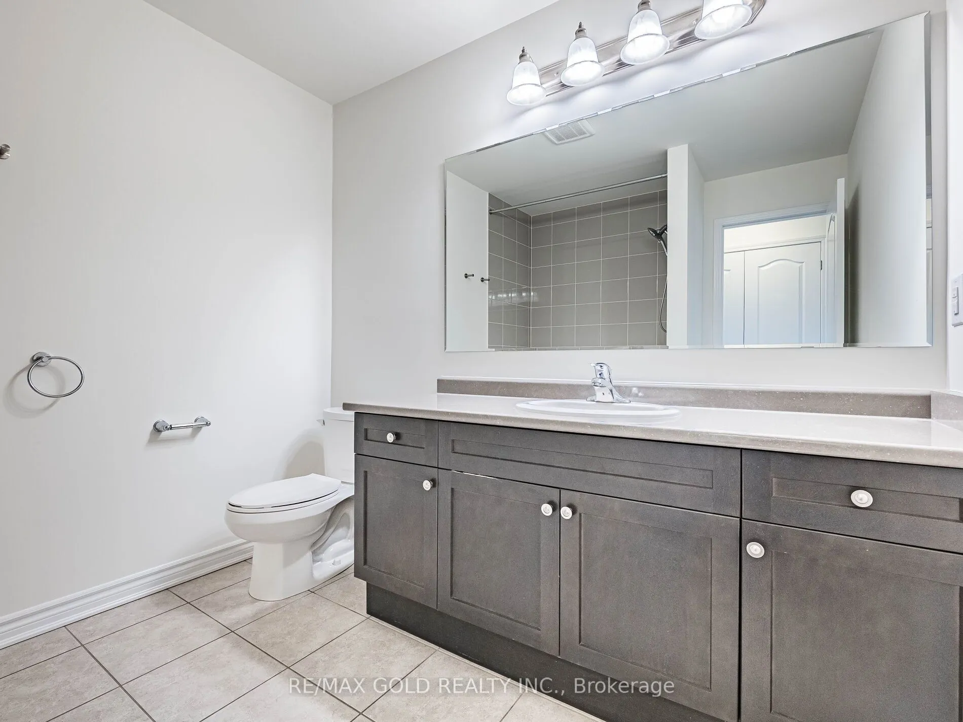 104 Thornbush Boulevard