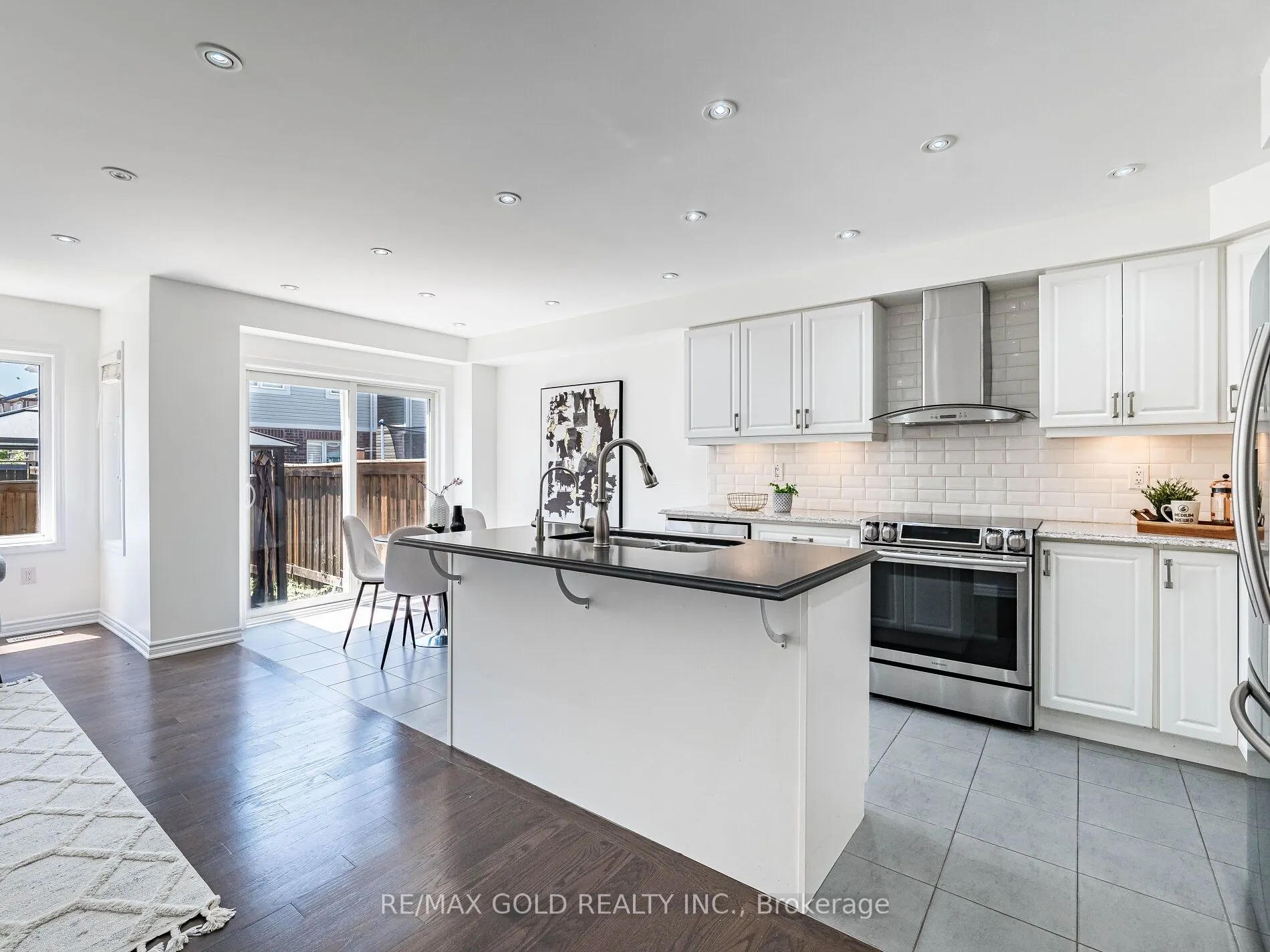104 Thornbush Boulevard