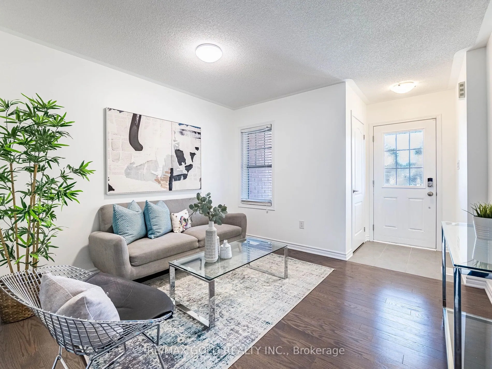 104 Thornbush Boulevard