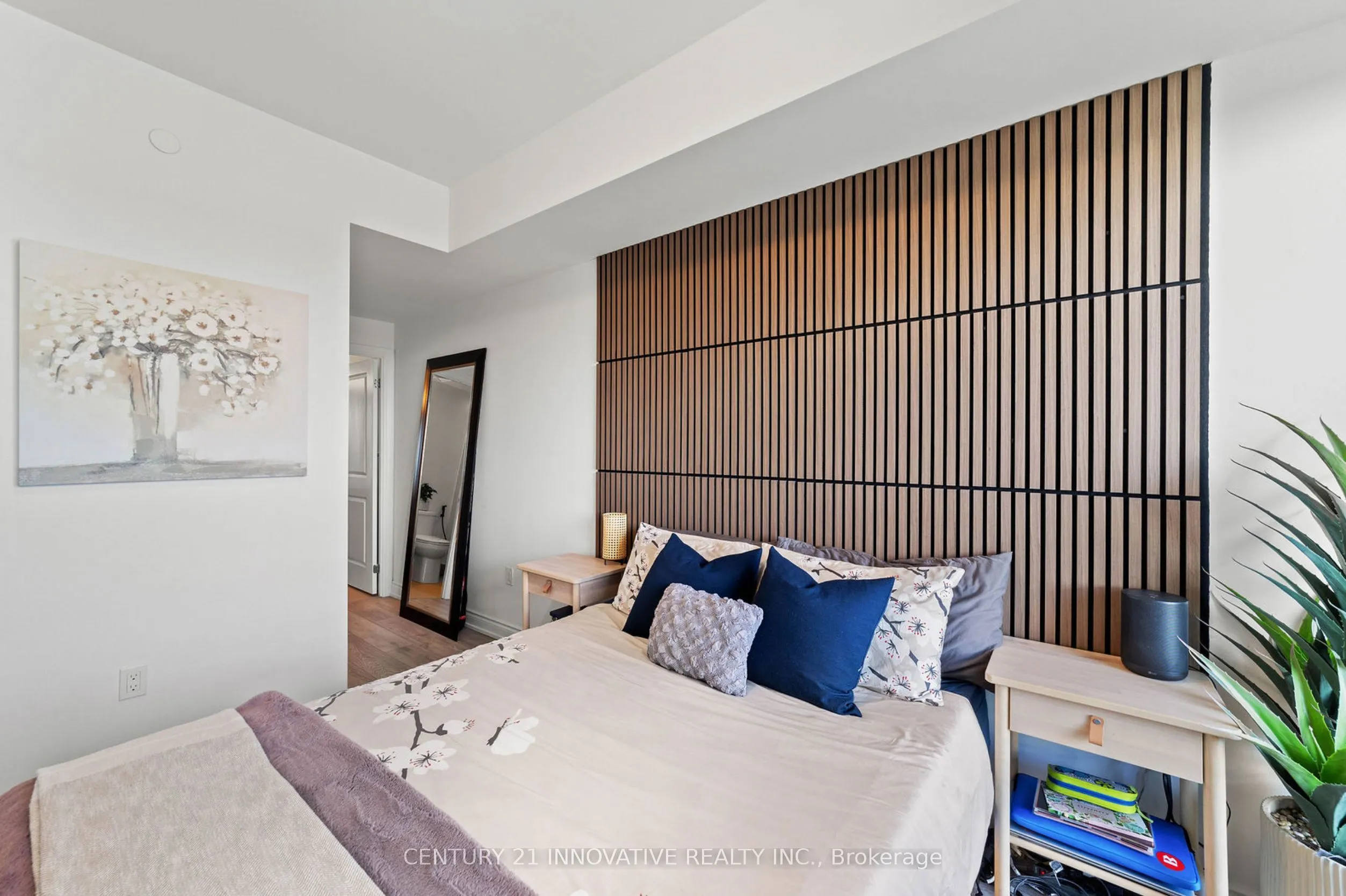 1050 Main St Street E, #520