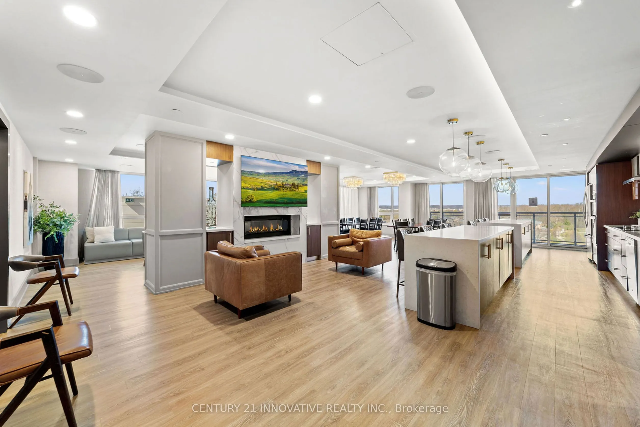 1050 Main St Street E, #520