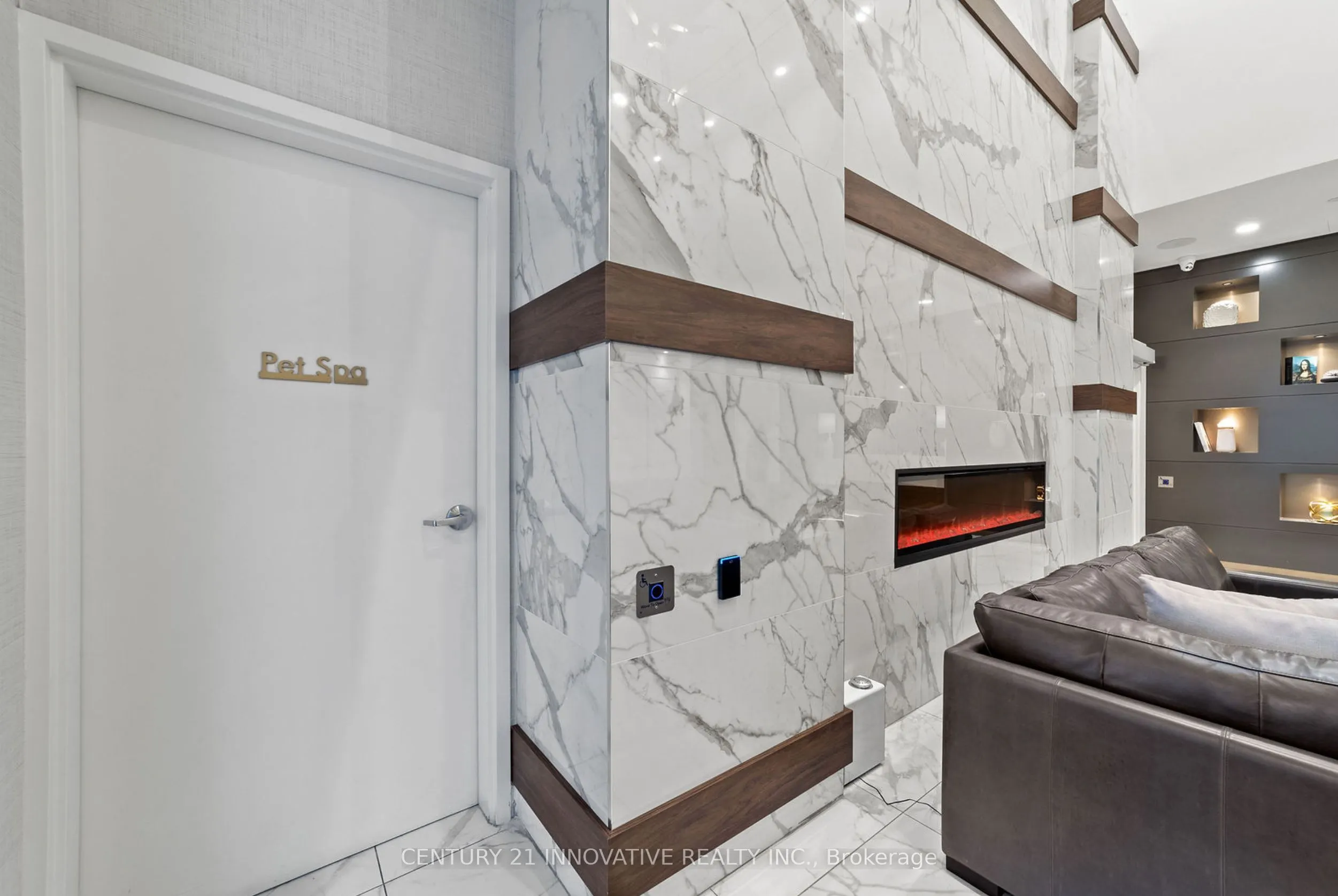 1050 Main St Street E, #520