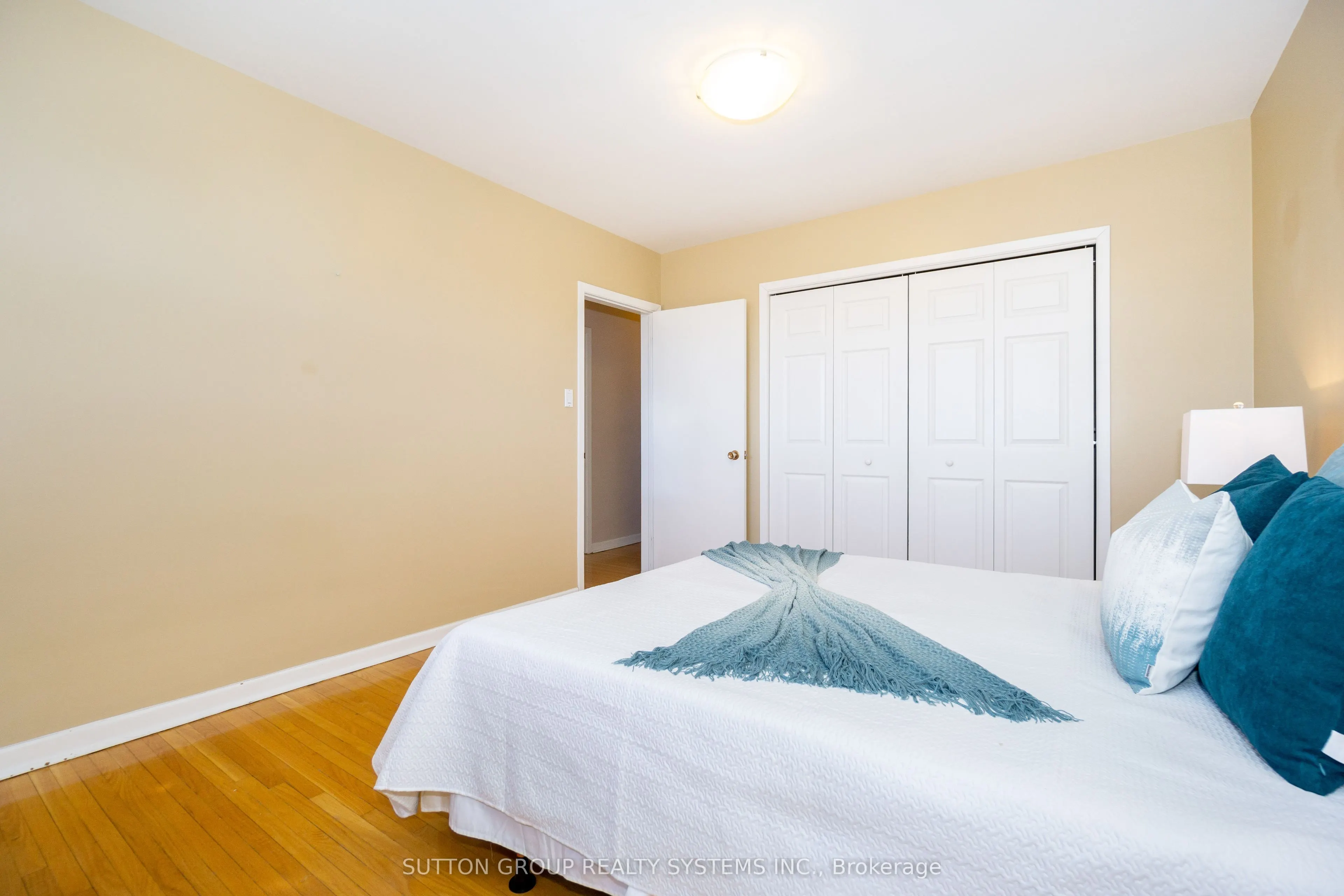 233 Hullmar Drive, #Upper