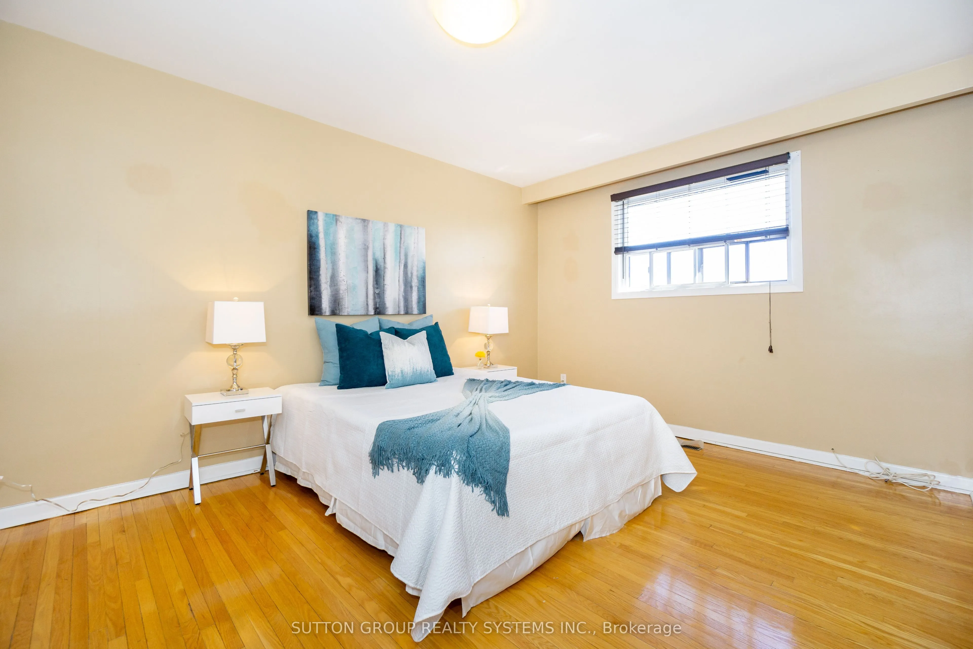 233 Hullmar Drive, #Upper