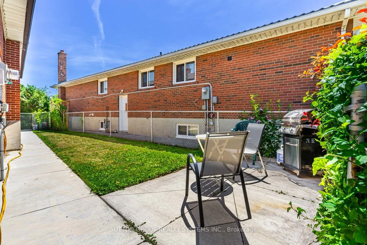 233 Hullmar Drive, #Upper