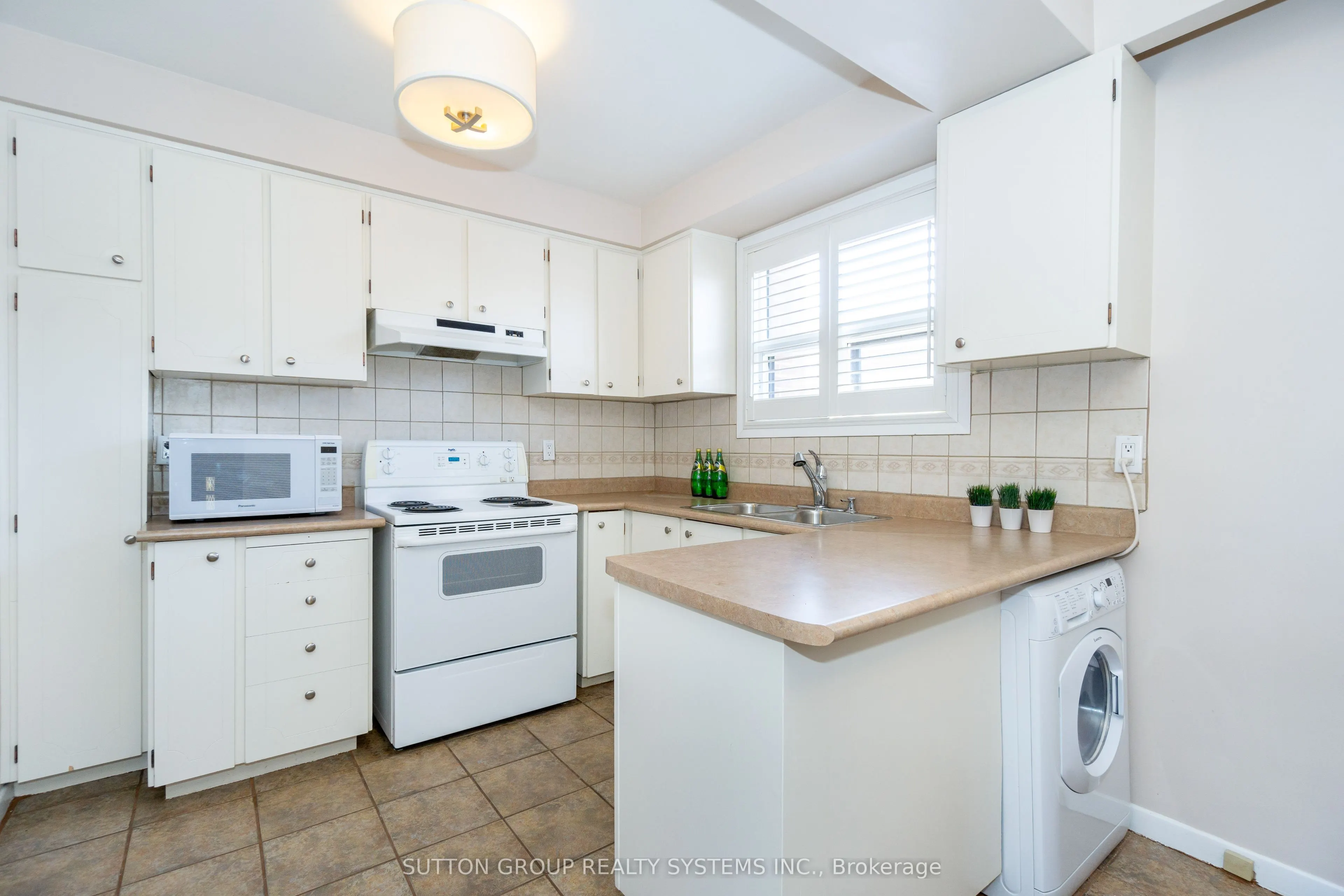 233 Hullmar Drive, #Upper