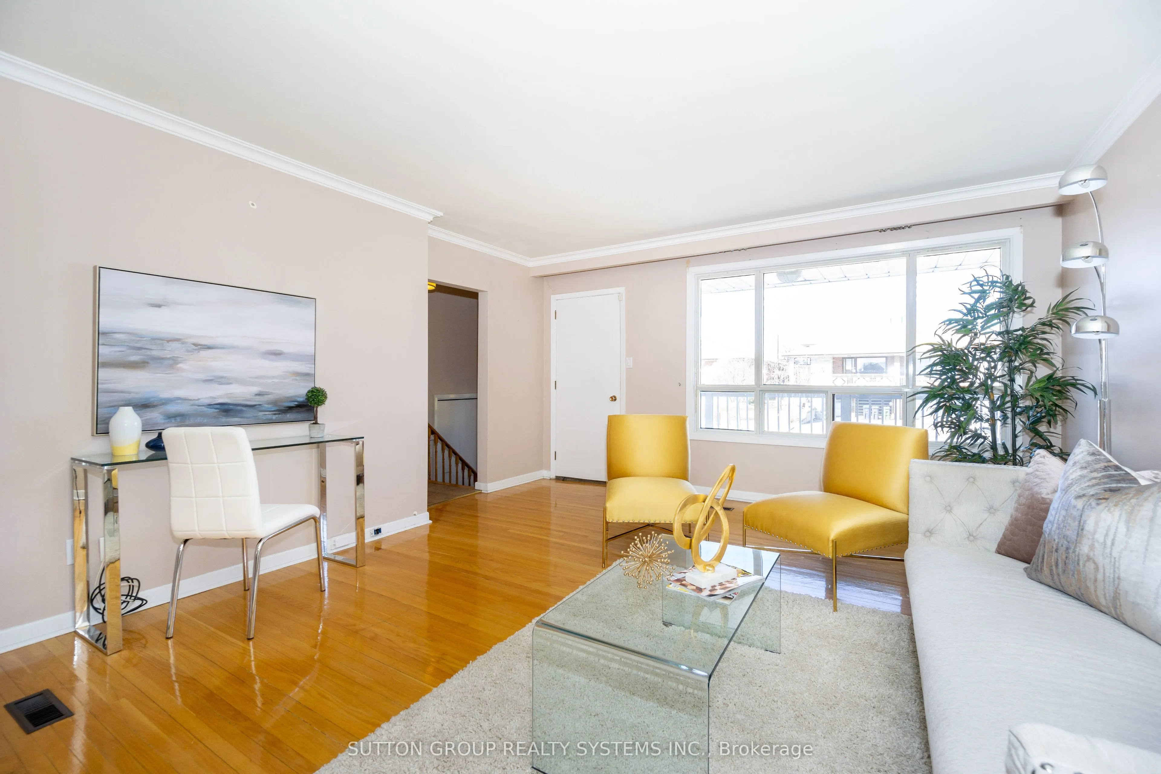 233 Hullmar Drive, #Upper