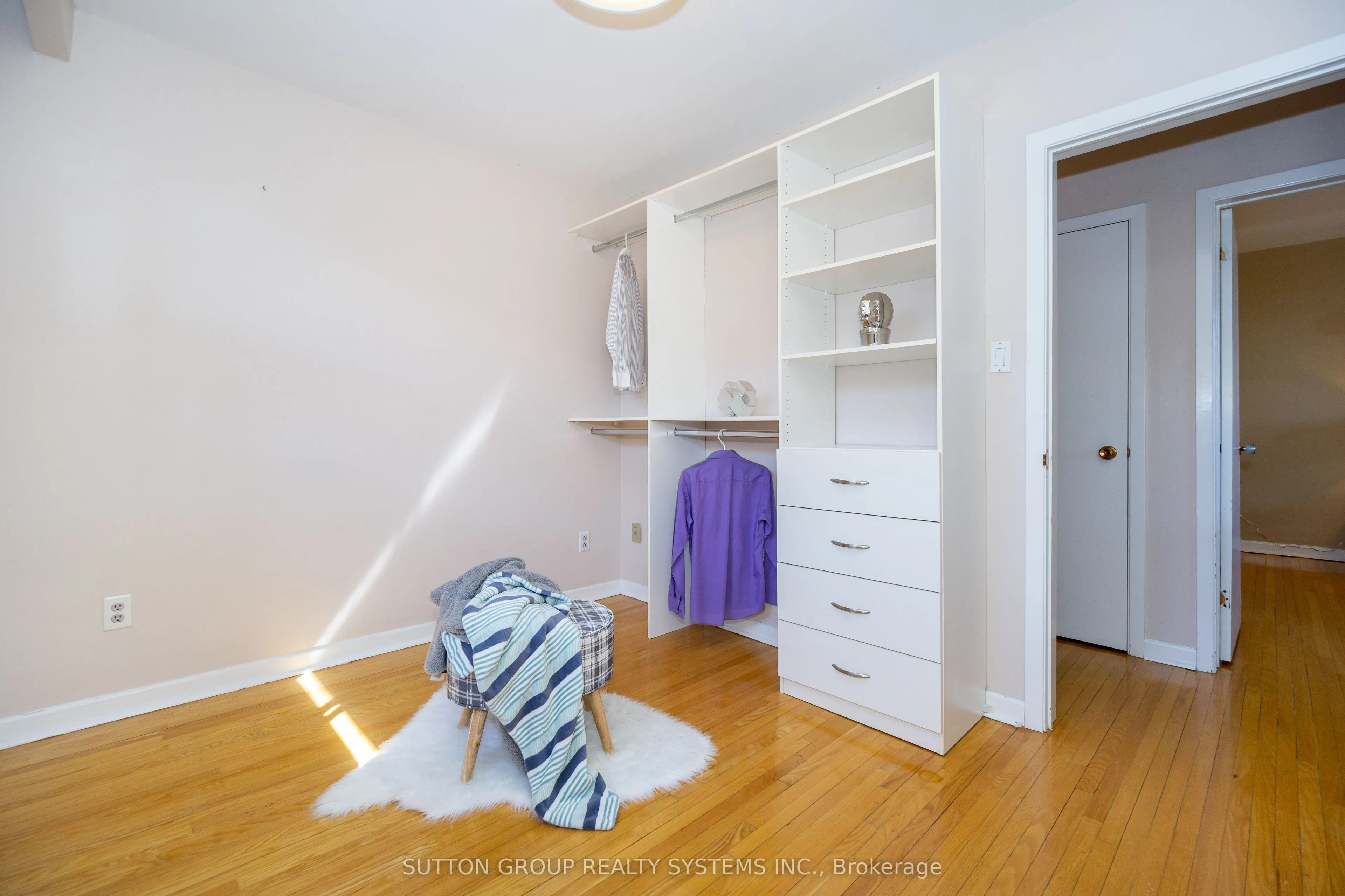 233 Hullmar Drive, #Upper