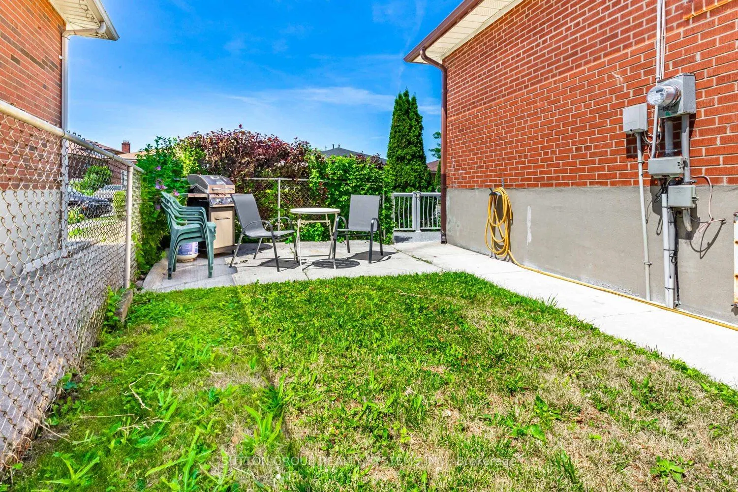 233 Hullmar Drive, #Upper