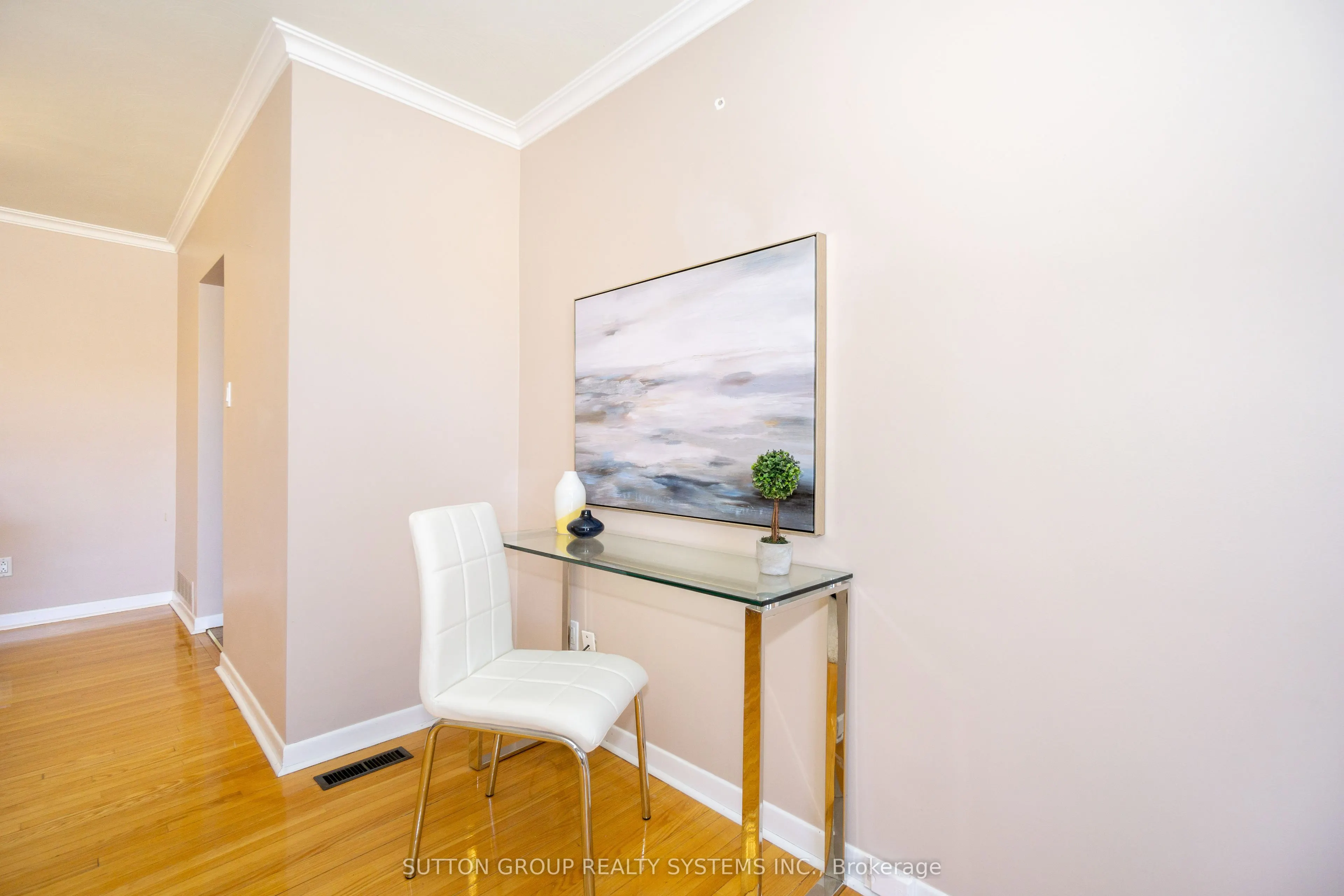 233 Hullmar Drive, #Upper