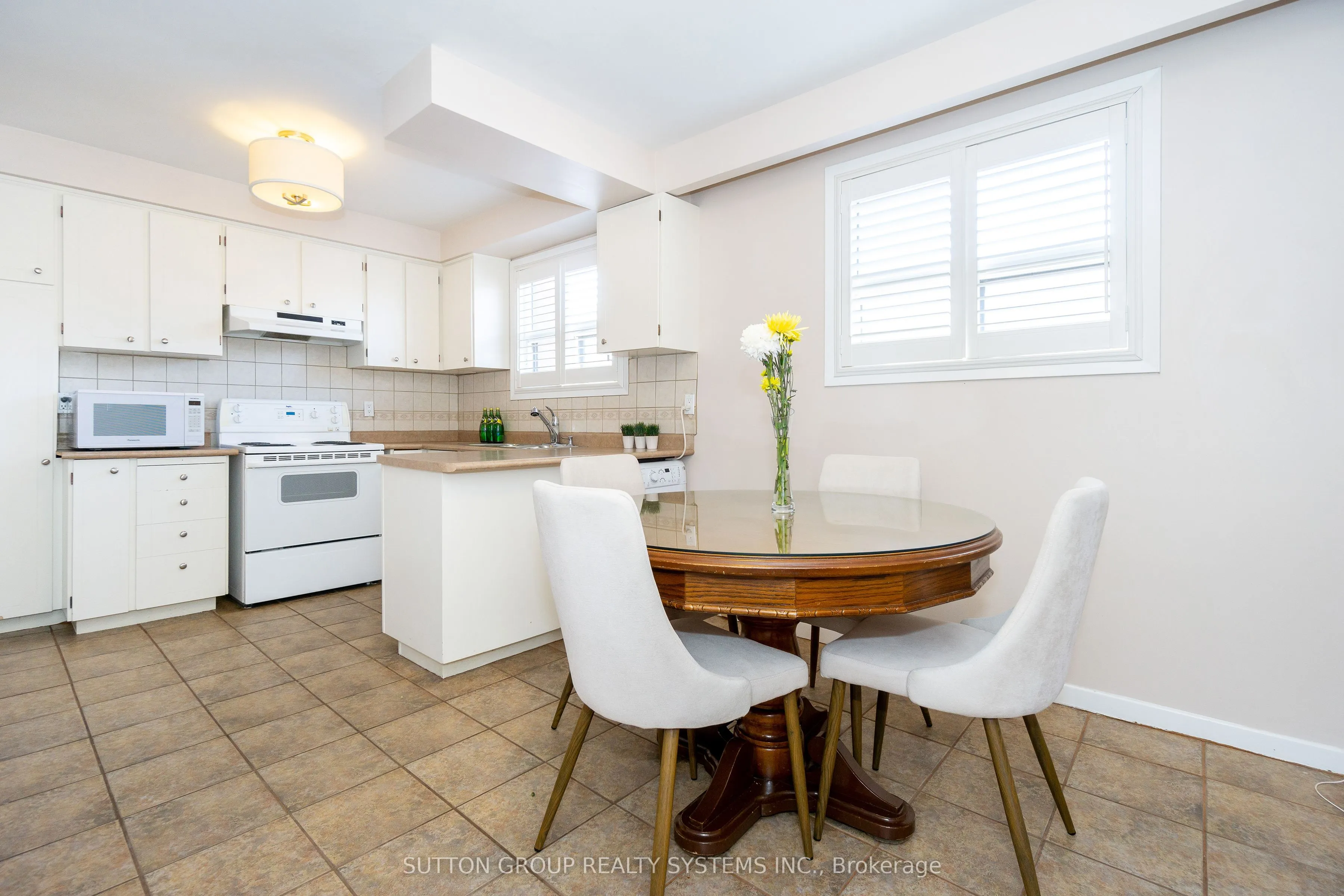 233 Hullmar Drive, #Upper