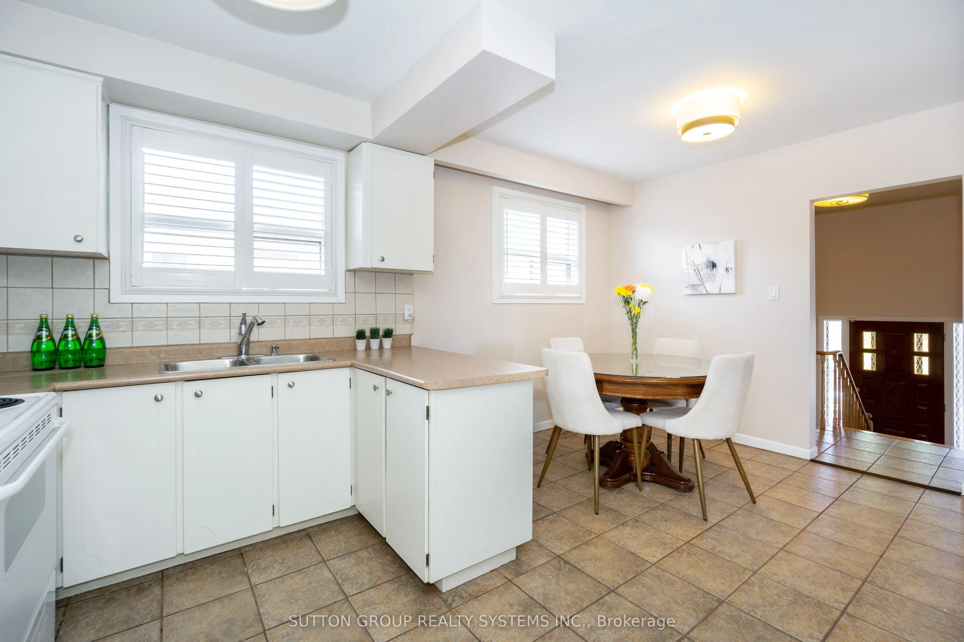 233 Hullmar Drive, #Upper