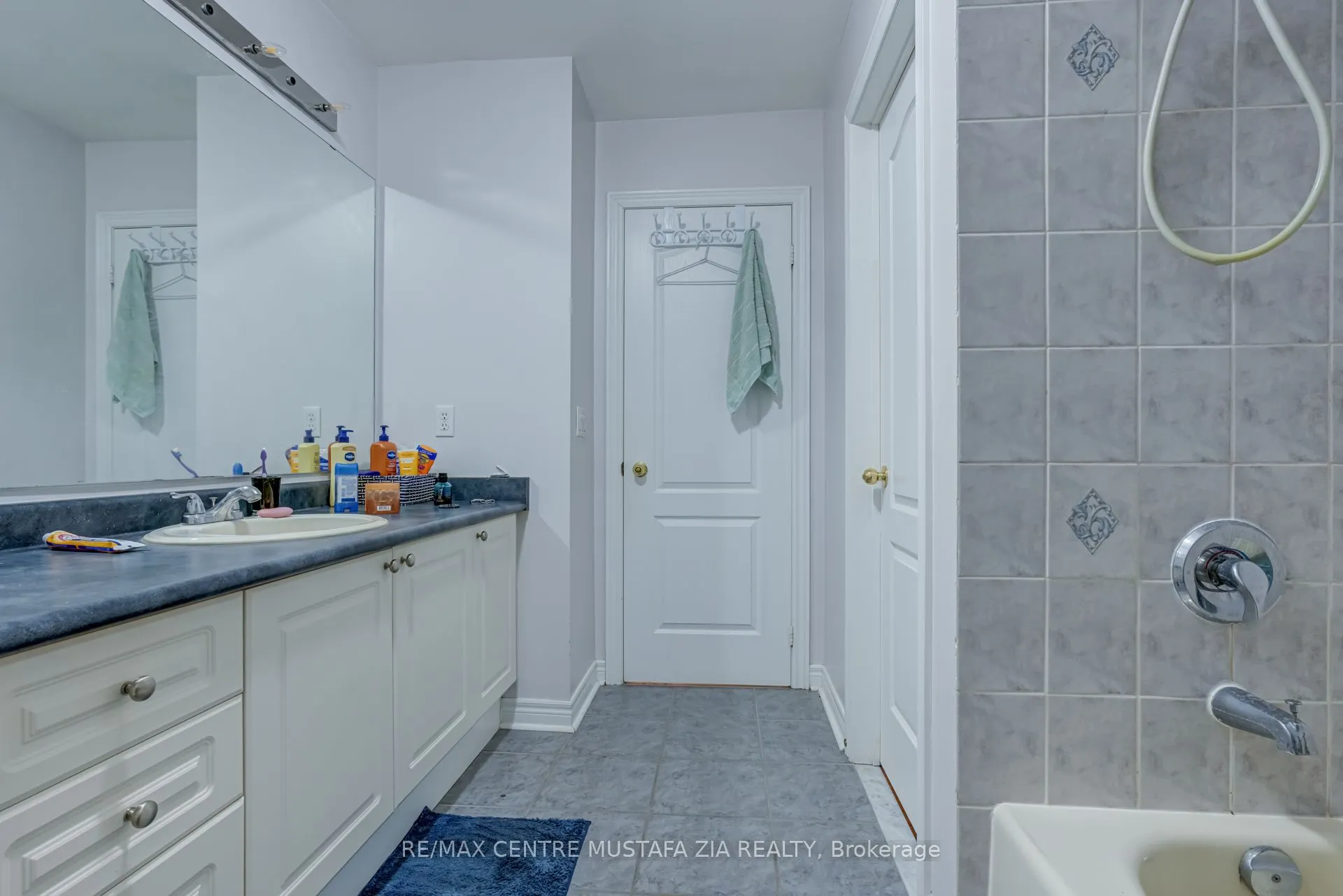 3439 Artesian Drive, #UPPER