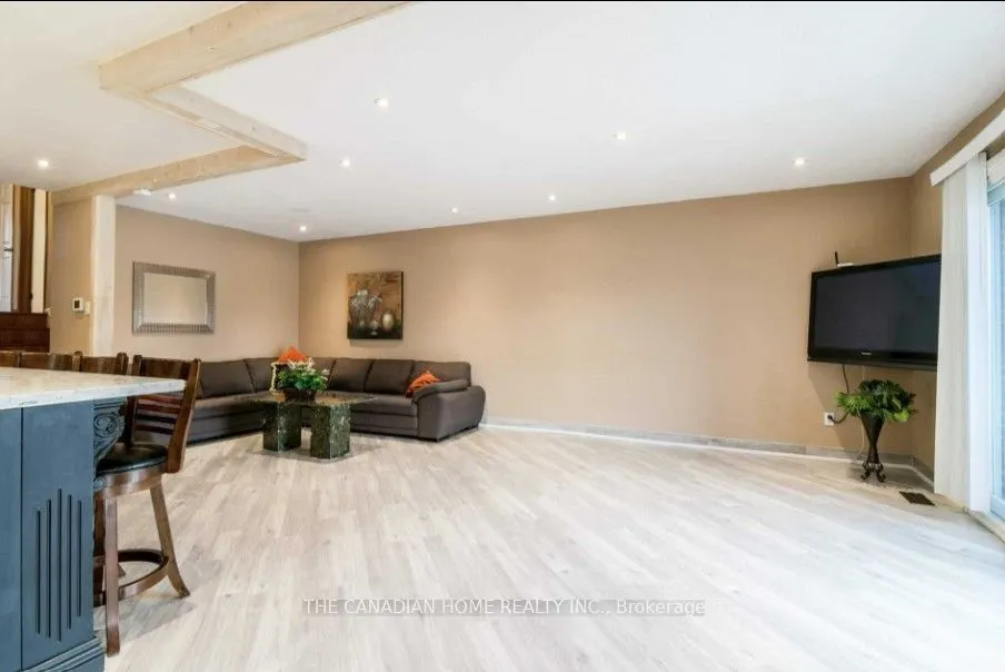 4251 Greybrook Crescent