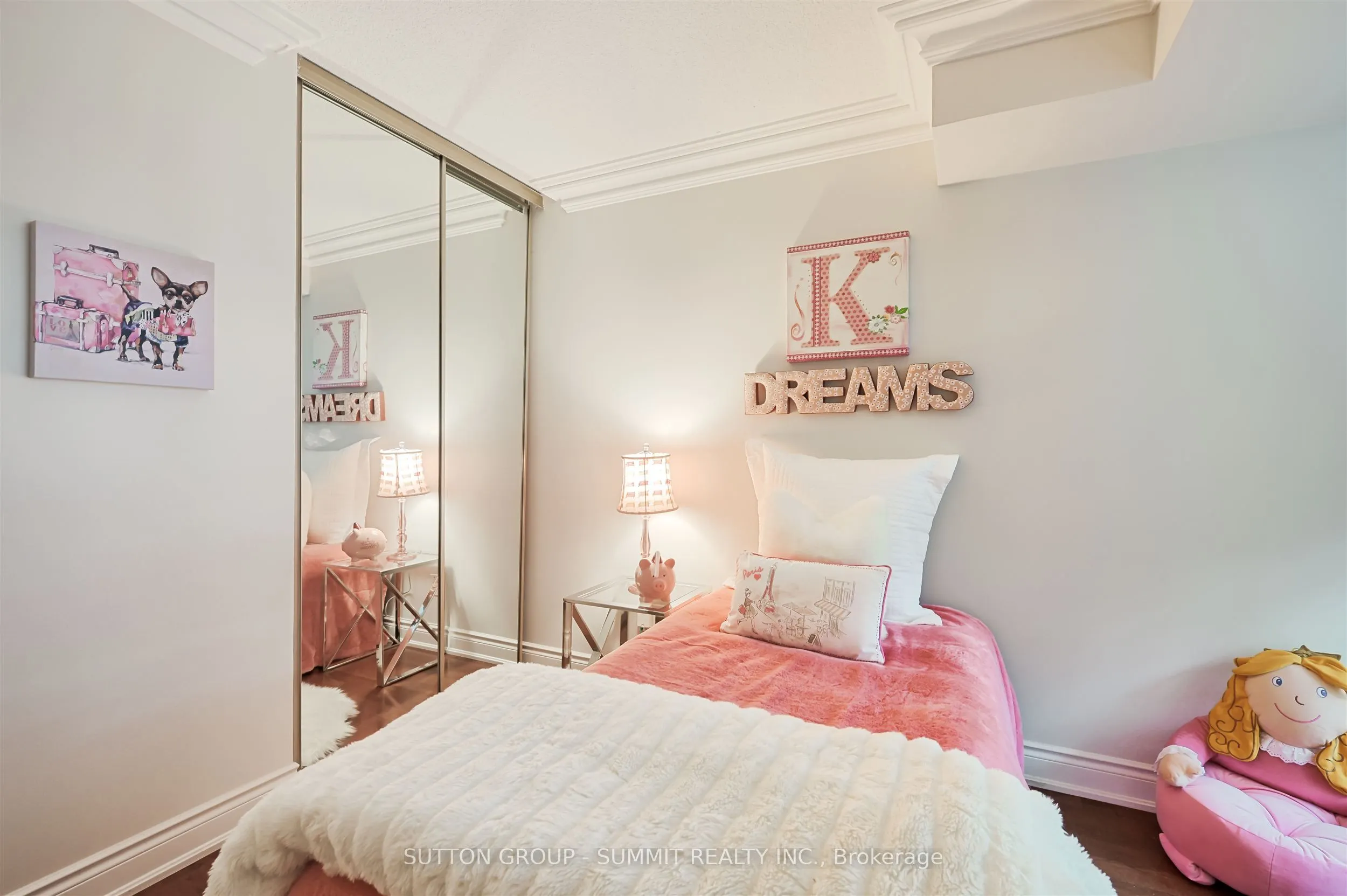 55 Kingsbridge Garden Circle, #209