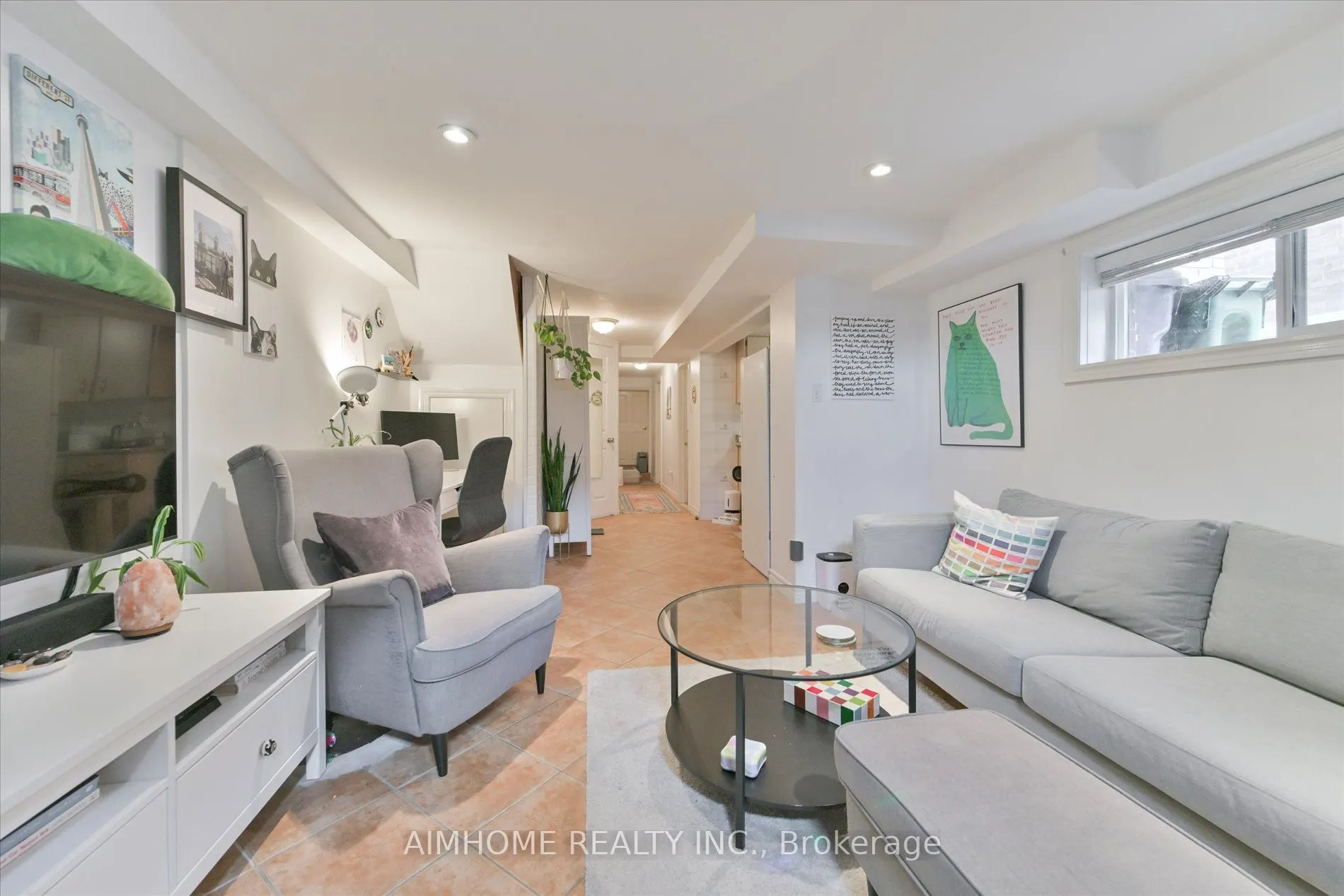 382 Blackthorn Avenue