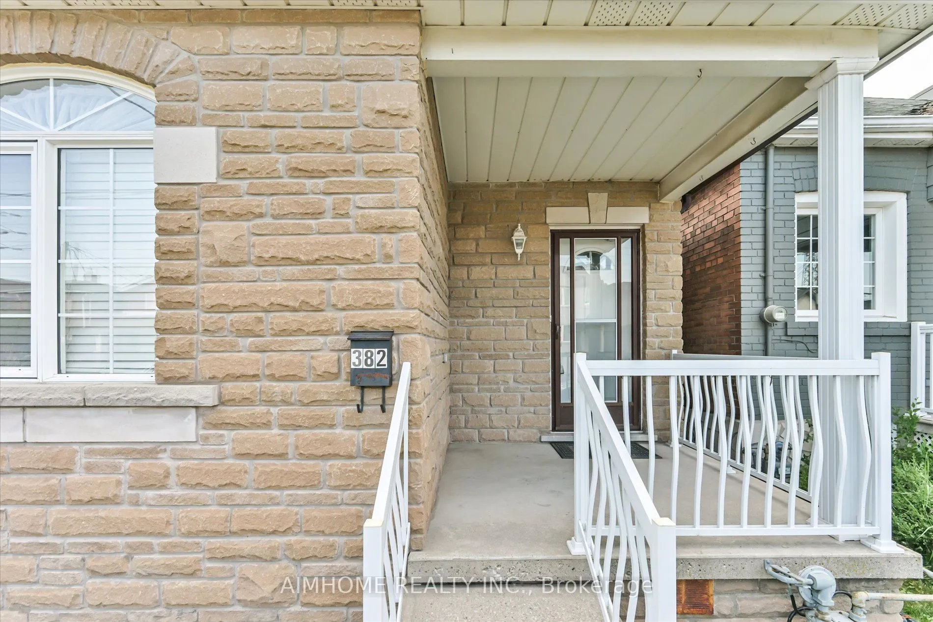 382 Blackthorn Avenue