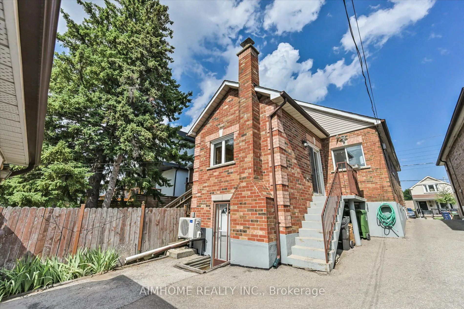 382 Blackthorn Avenue