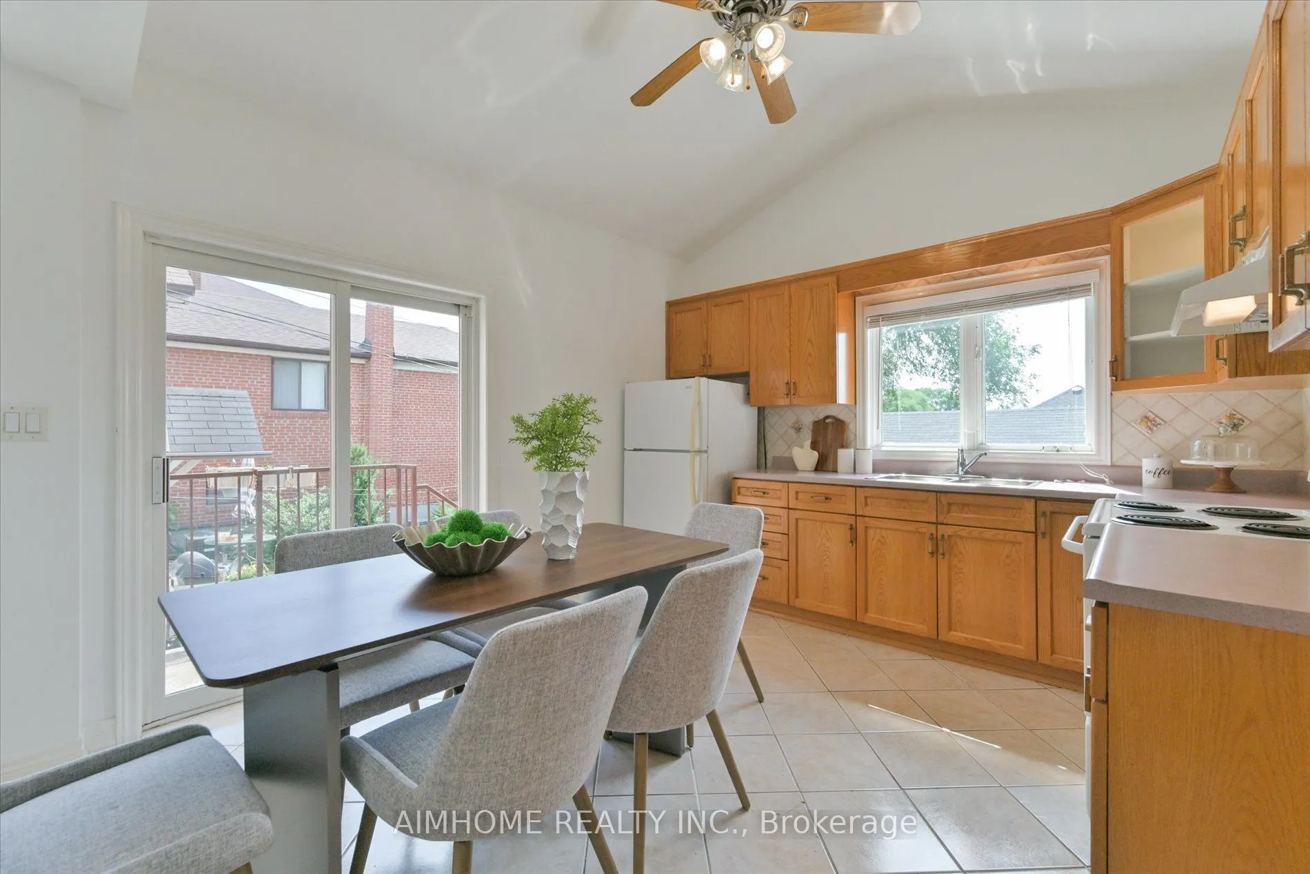 382 Blackthorn Avenue