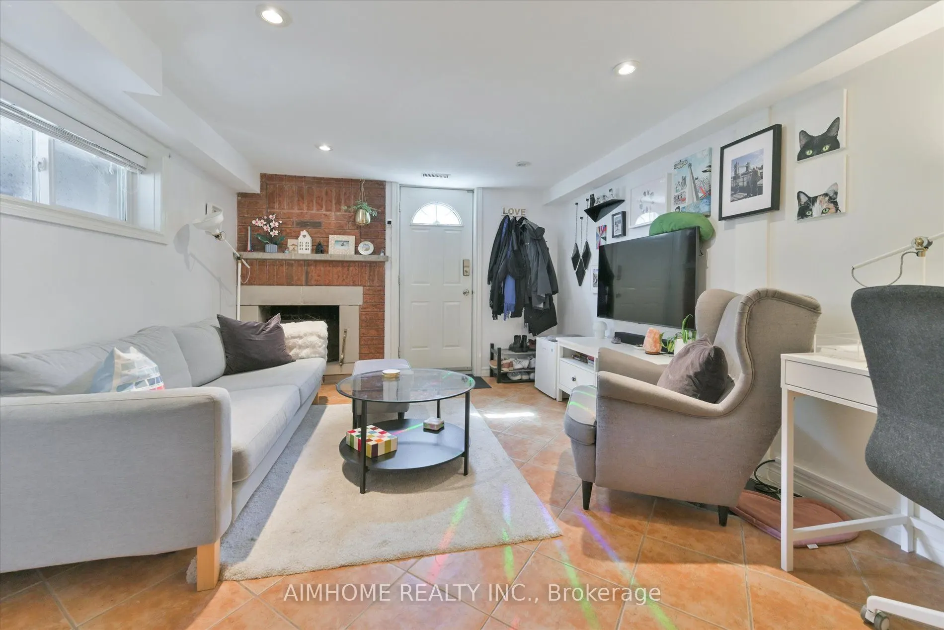 382 Blackthorn Avenue