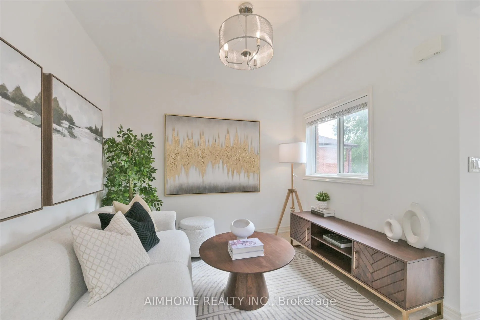 382 Blackthorn Avenue