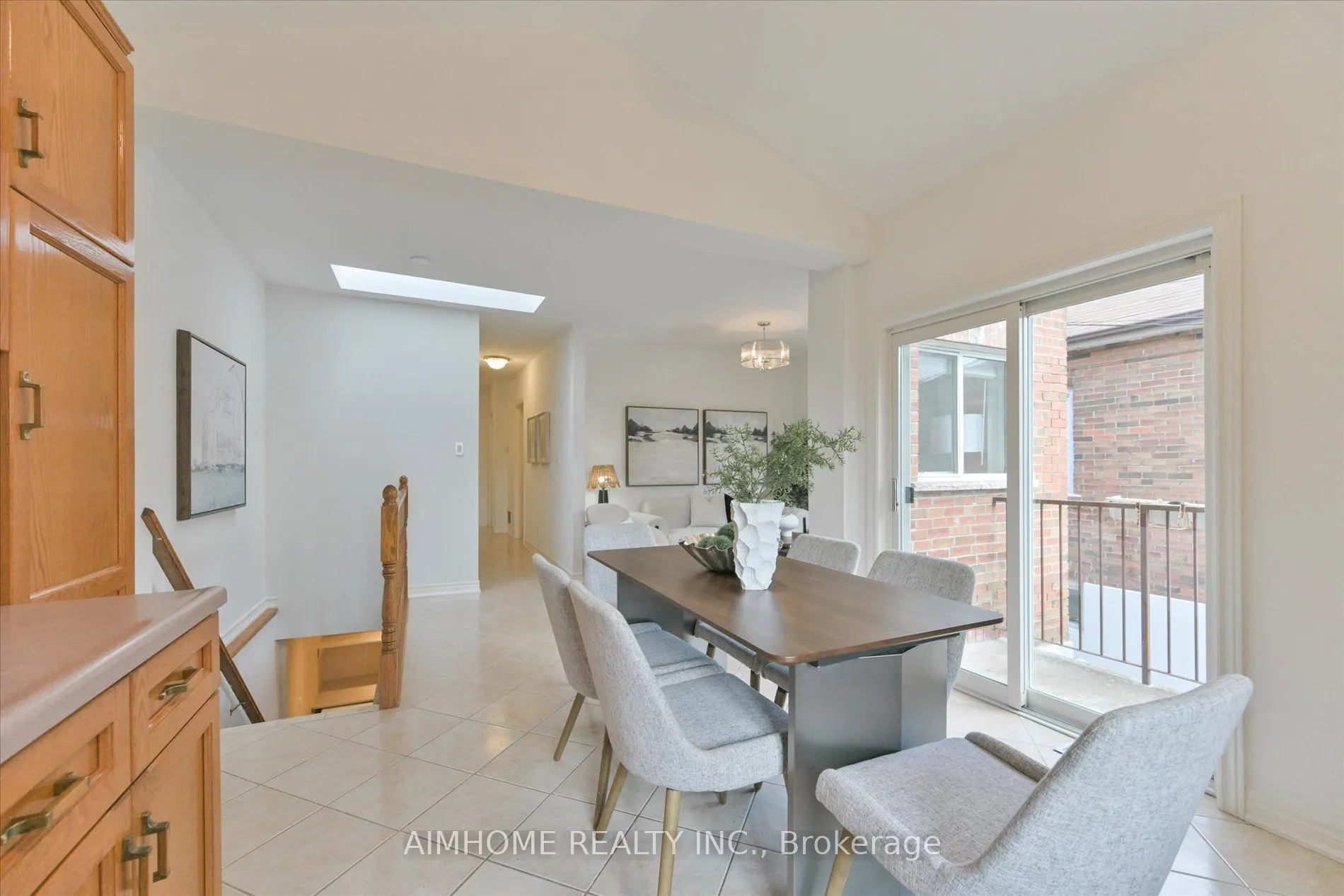 382 Blackthorn Avenue
